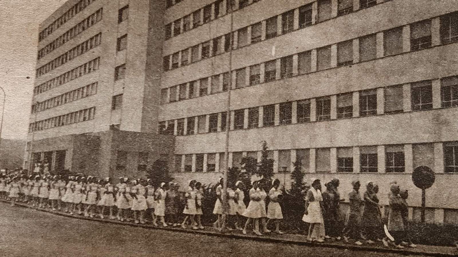 Las ATS en las inmediaciones de la Residencia.