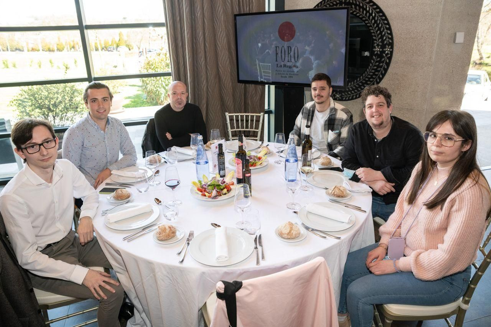 Santiago Pérez, estudiante; Álvaro Martínez González, estudiante; Álvaro da Silva, automoción; Sergio Conde, redactor de La Región; Brais Iglesias, redactor de La Región, y Nerea Rial Conde, estudiante.