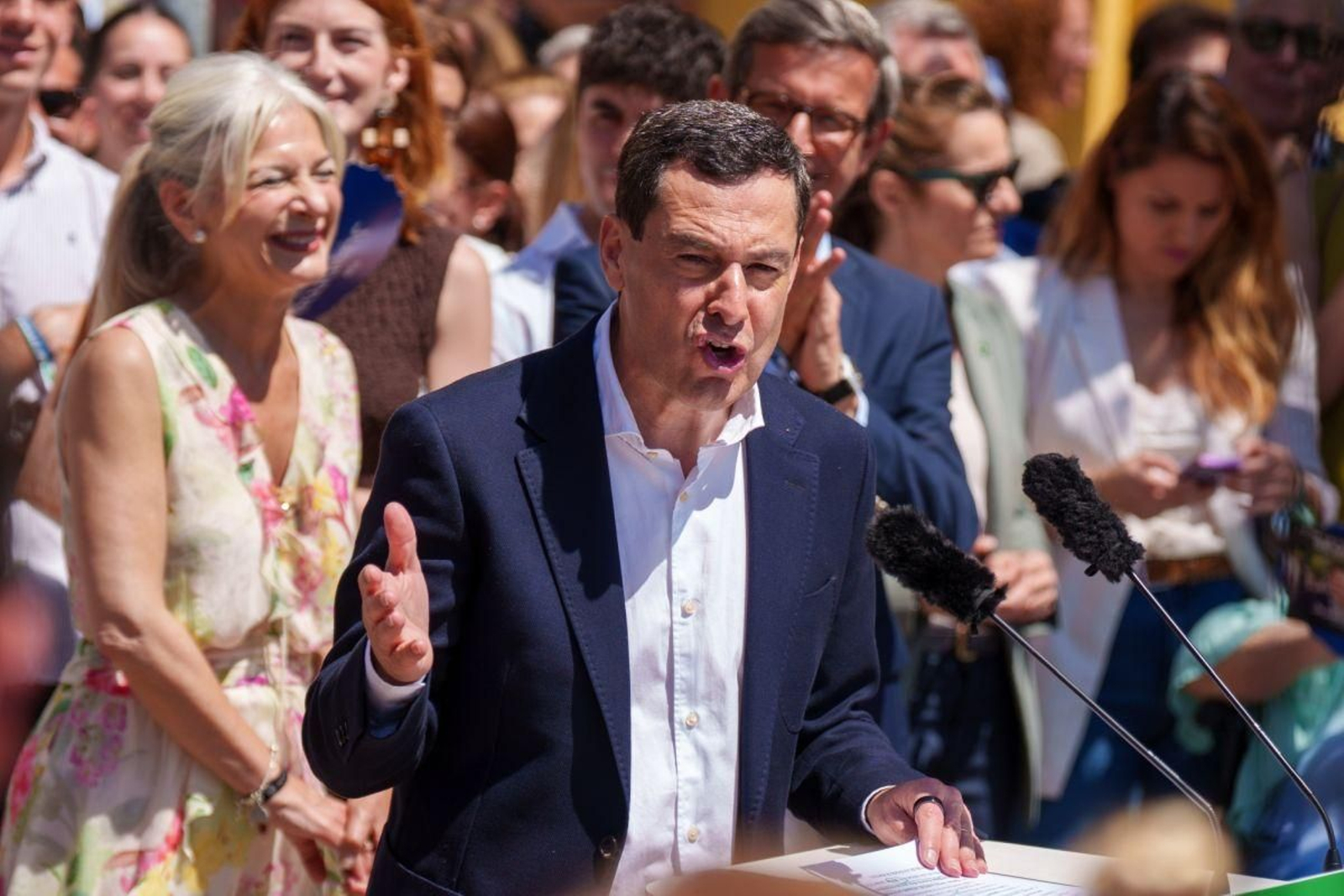 Juanma Moreno, durante un acto de campaña el viernes en Sevilla.