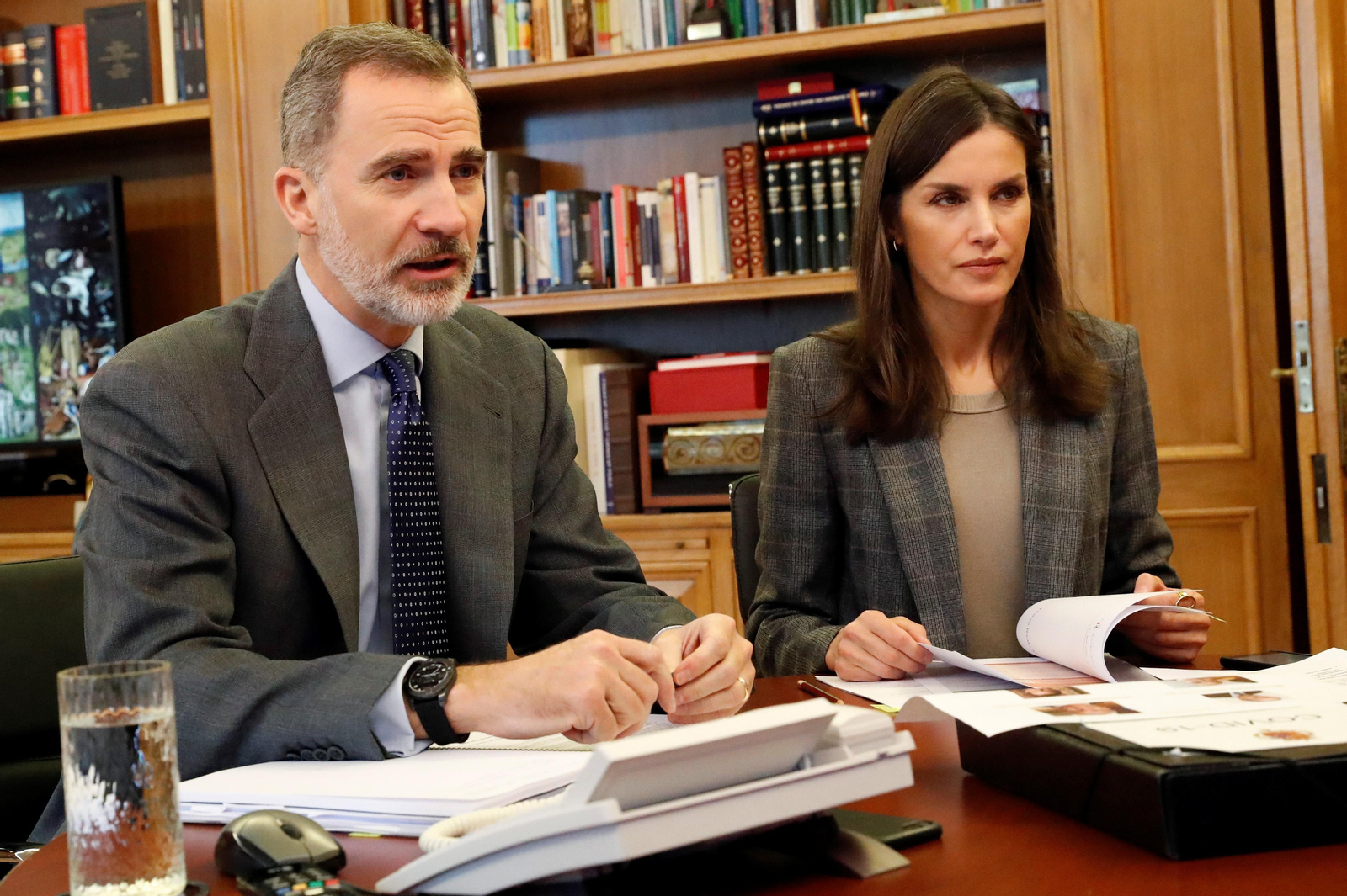 El Rey Felipe VI (i) y a la Reina Letizia (d)