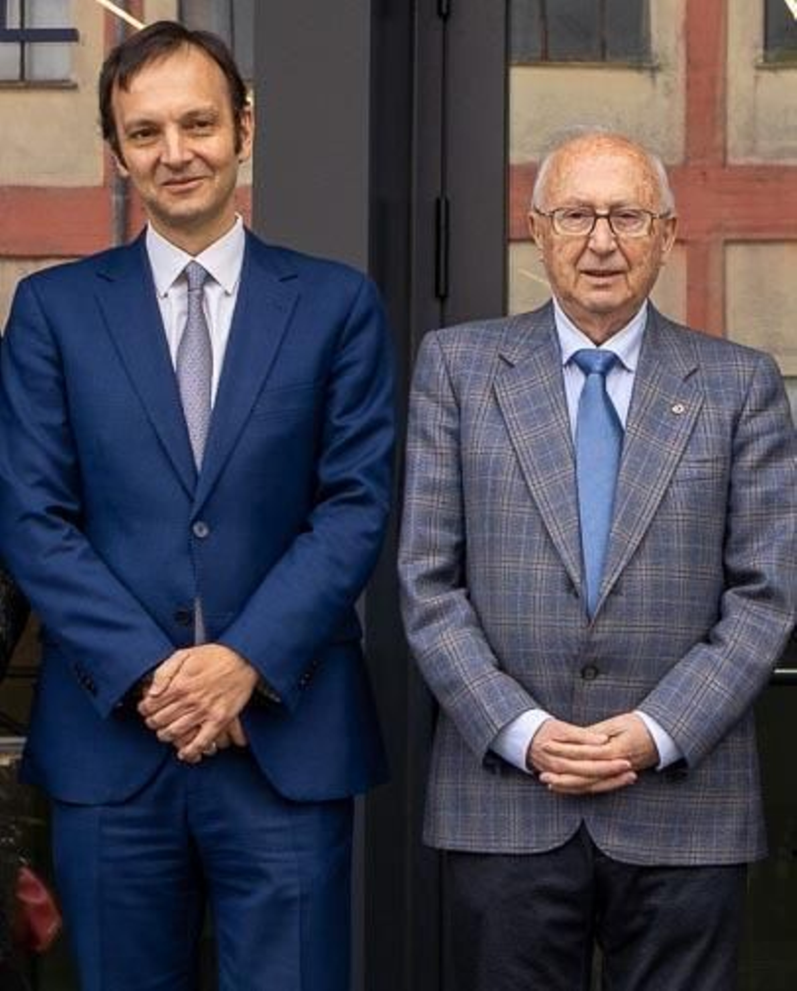 Pedro Fernández Puentes, presidente de Zendal, con su hijo Andrés, el CEO.