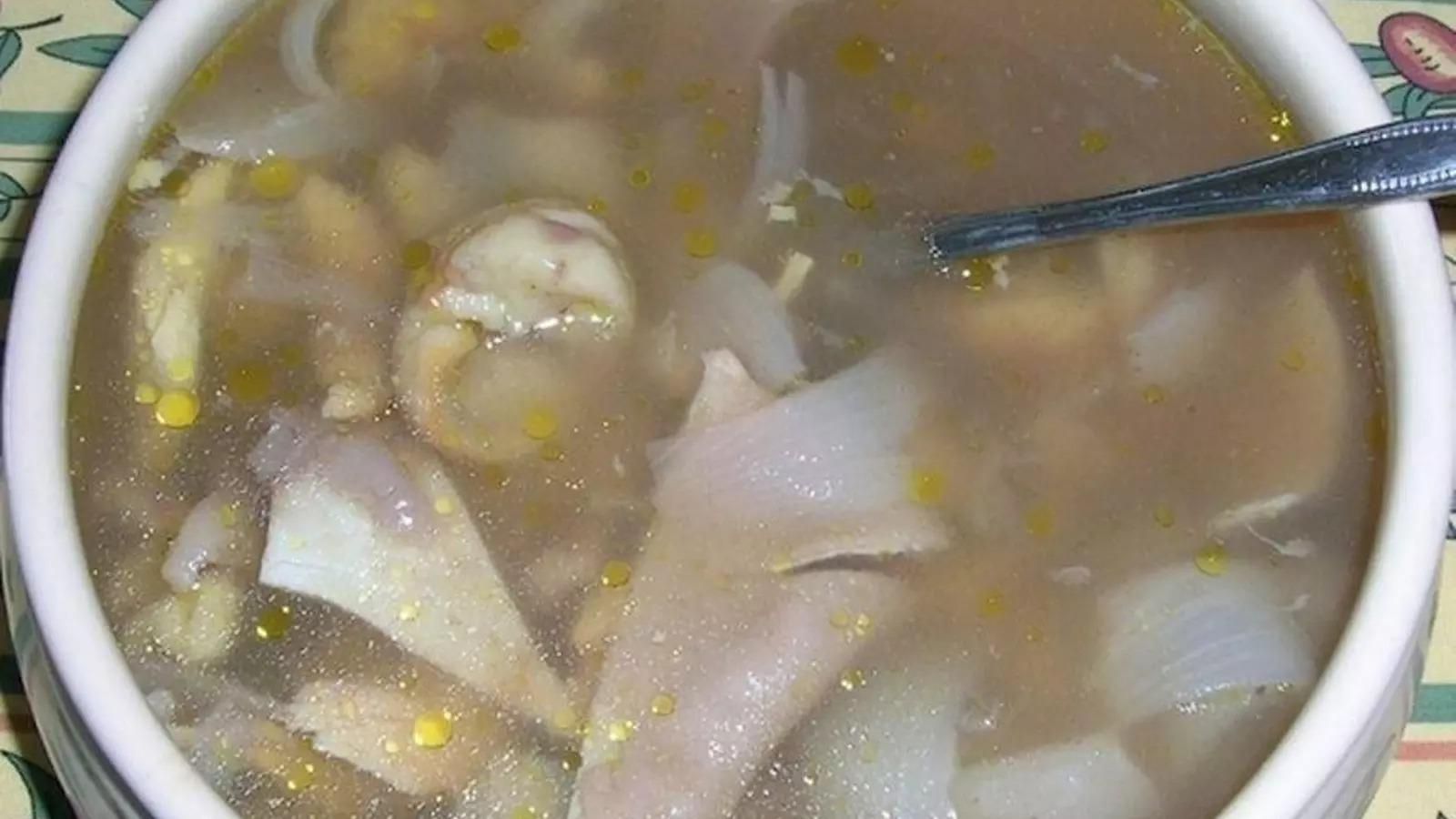 La reintroducción de esta receta es un acto de arqueología gastronómica, una forma de reconectar con el sabor ancestral del invierno ourensano.