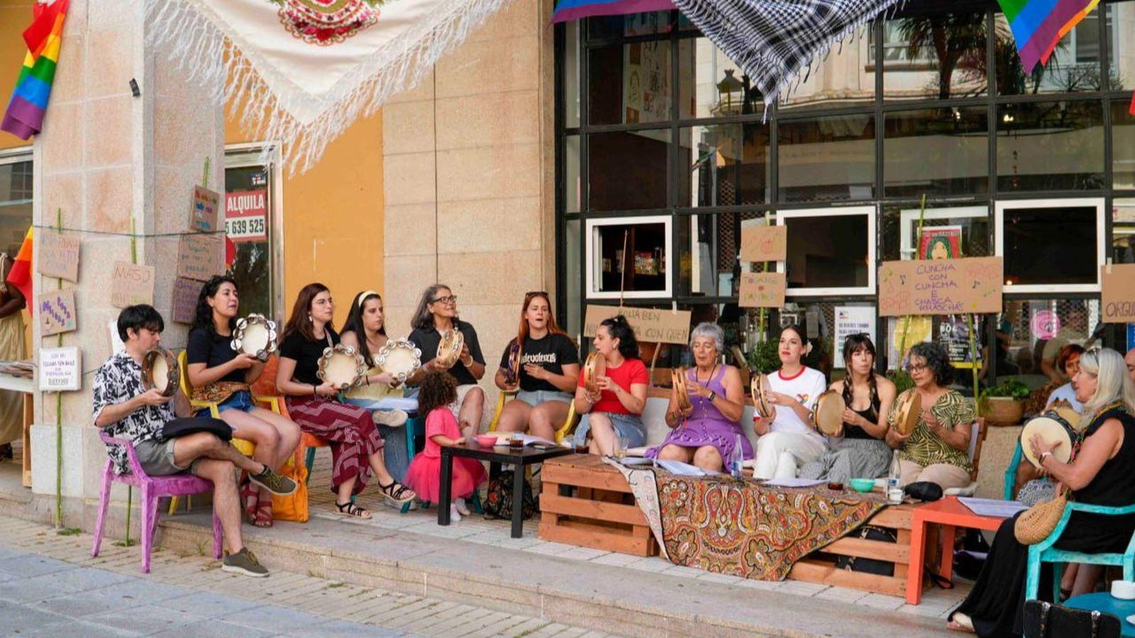 A Morada convocó una foliada previa a la manifestación del Orgullo.