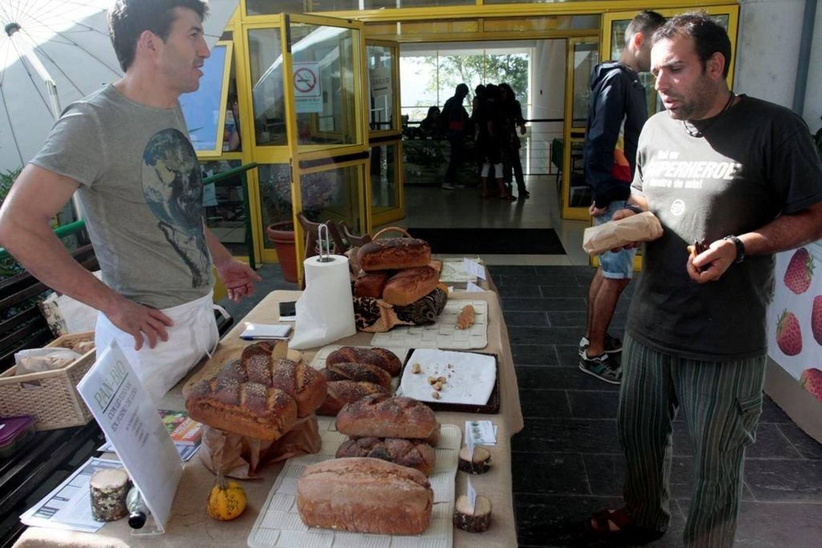 Unos 20 estánds en el Conservatorio Superior.