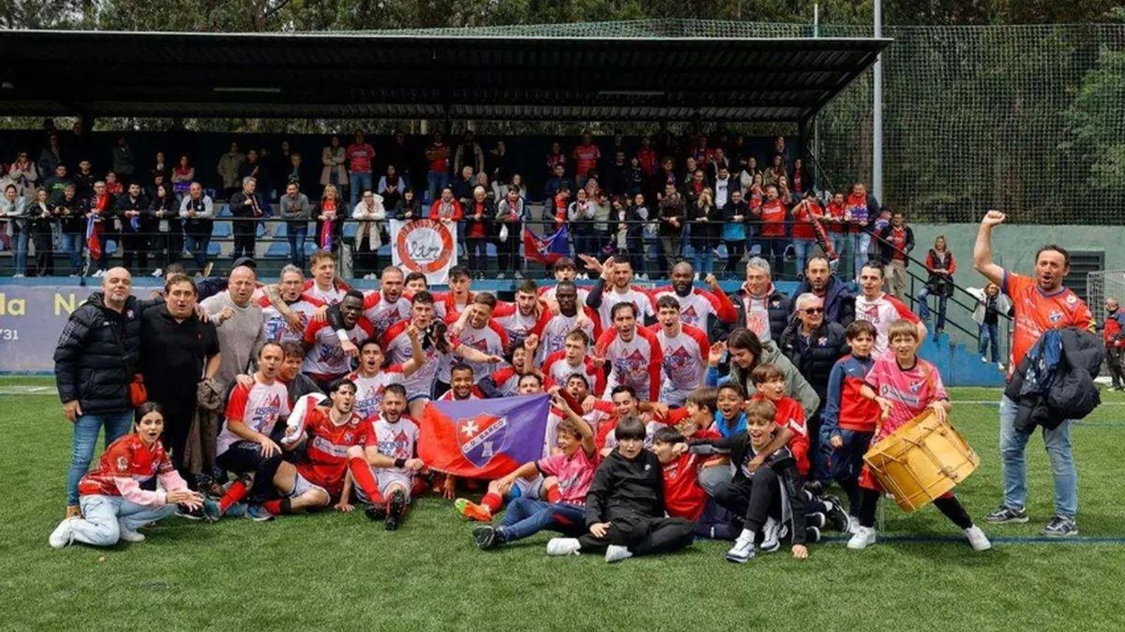 Celebración del CD Barco tras el ascenso.