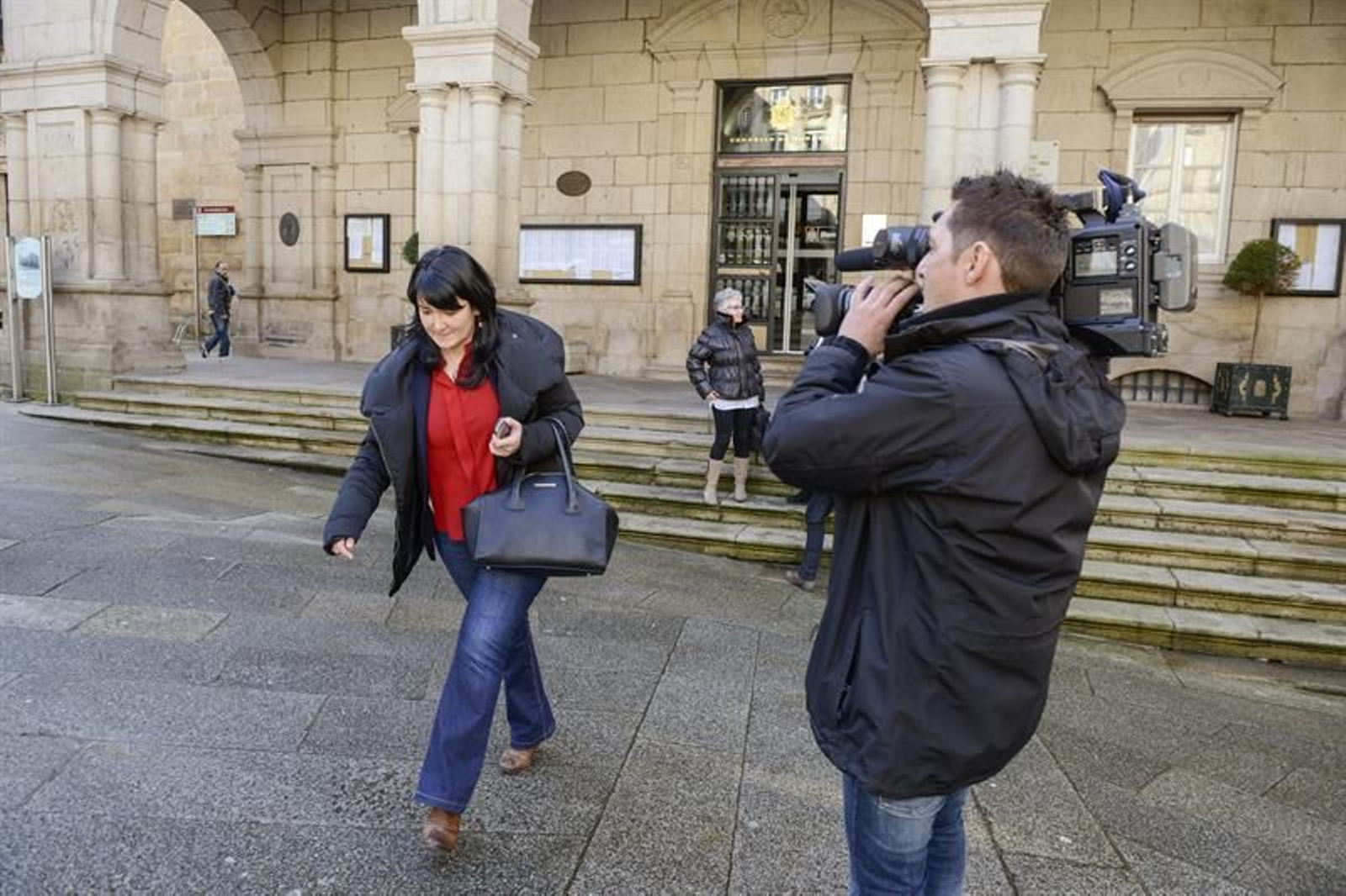 La edil y responsable de Medio Ambiente en el Ayuntamiento de Ourense, Susana Bayo, a su salida de la casa consistorial