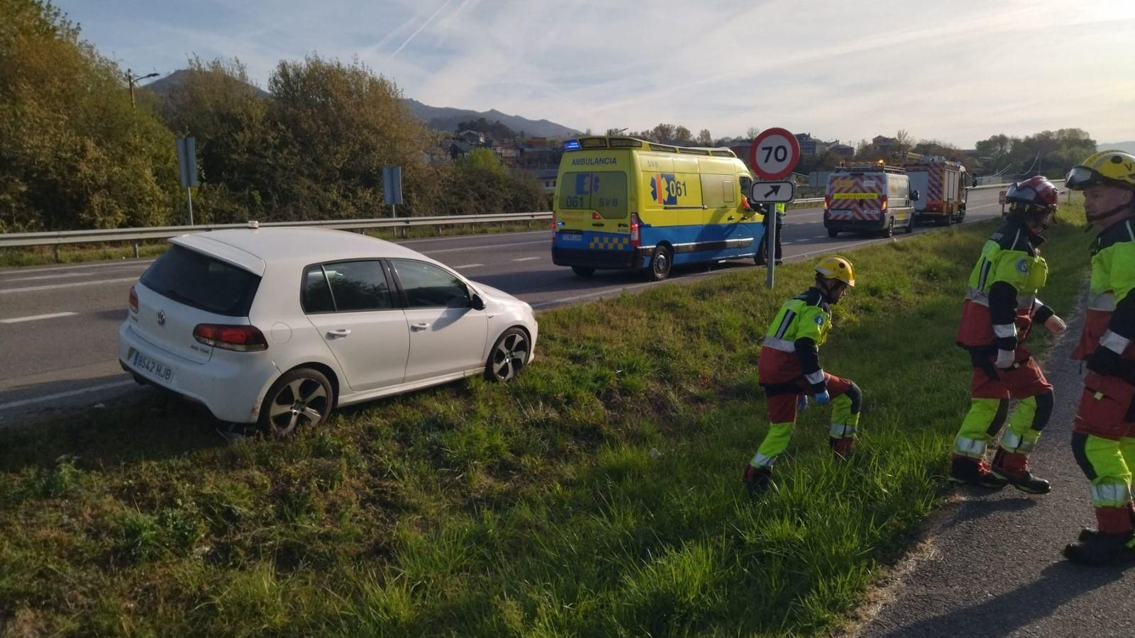 Equipos de emergencia en el lugar del accidente