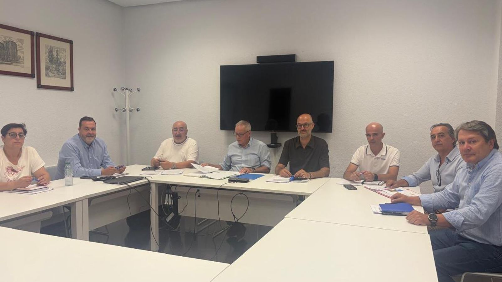 El director general de Ganadería, Agricultura e Industrias Agroalimentarias y el director de la Agencia Gallega de la Calidad Alimentaria se reunieron hoy con representantes de UUAA, Asaga y de las denominacione