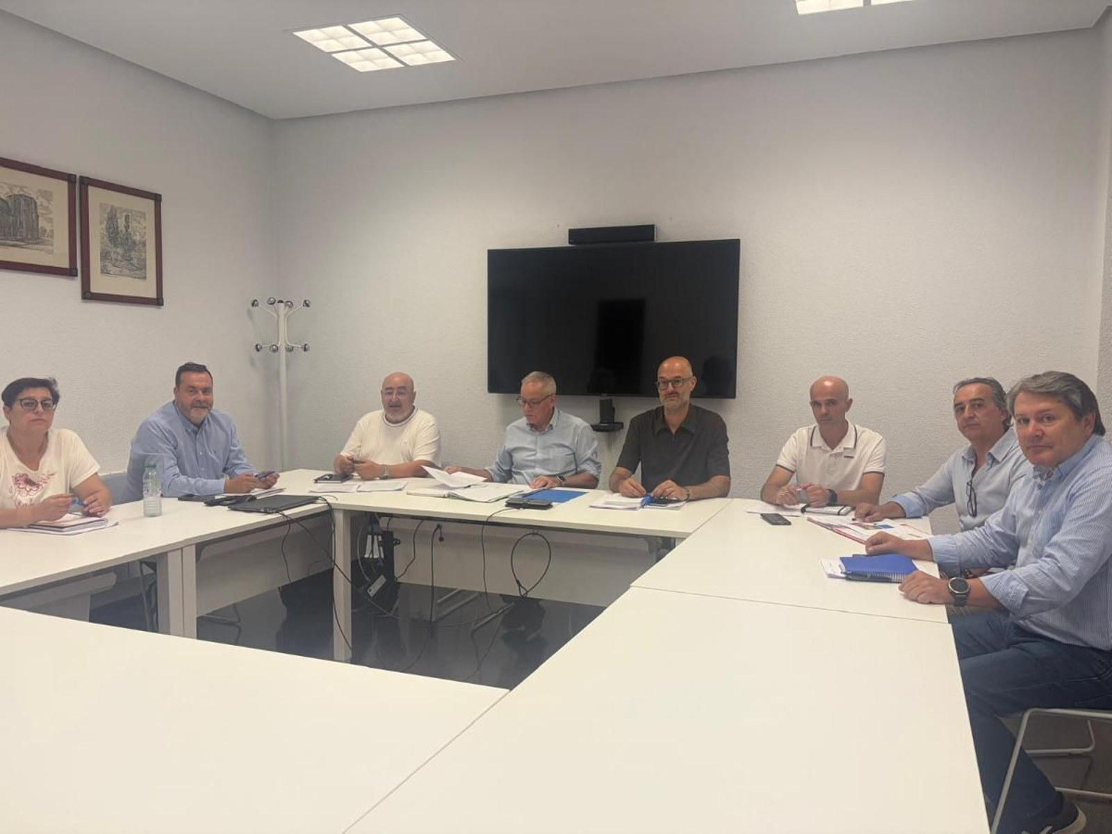 El director general de Ganadería, Agricultura e Industrias Agroalimentarias y el director de la Agencia Gallega de la Calidad Alimentaria se reunieron hoy con representantes de UUAA, Asaga y de las denominacione