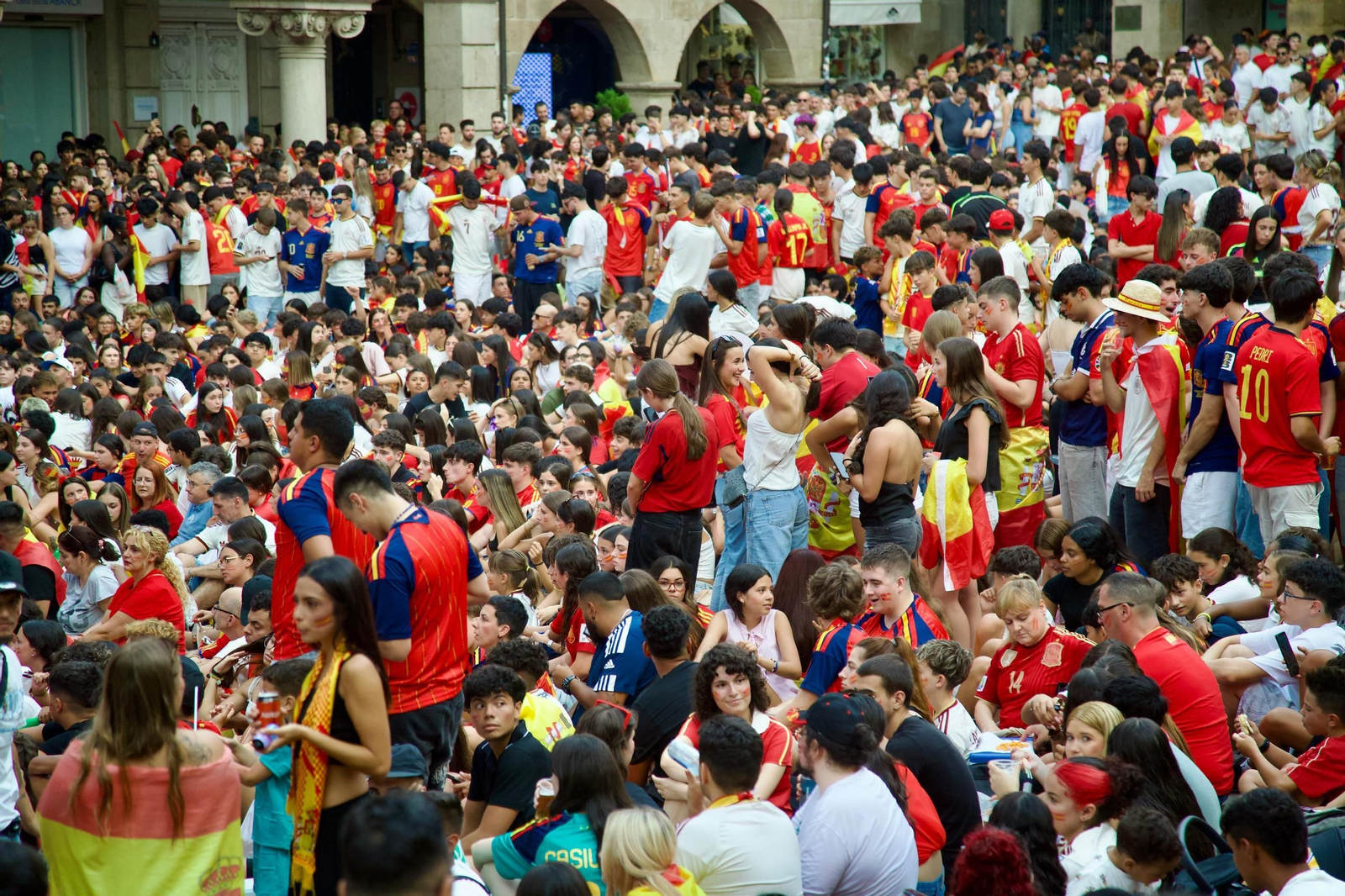 Galería | La provincia de Ourense se tiñe de rojo para apoyar a España en la final del Mundial