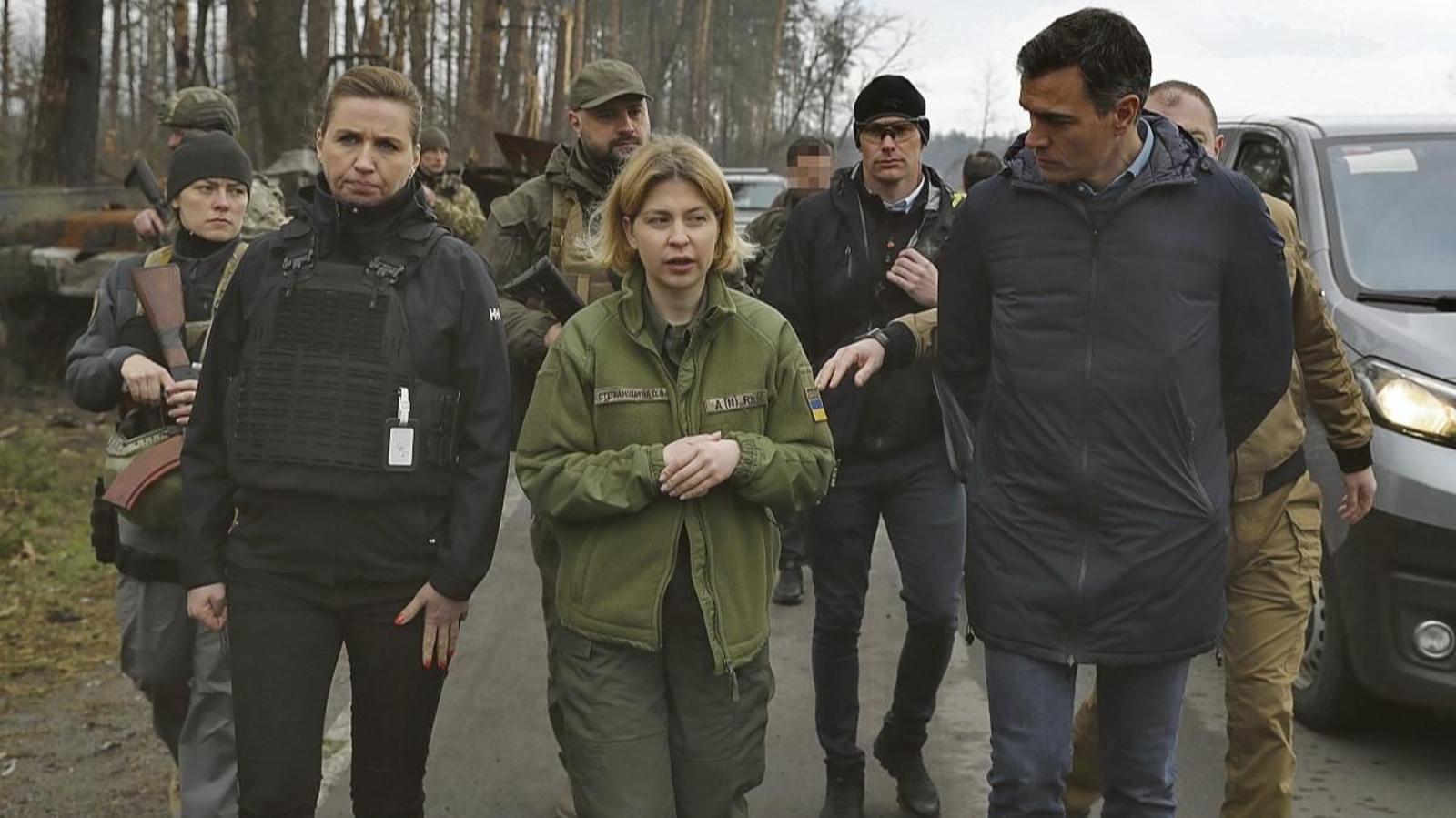 La primera ministra danesa, Mette Frederiksen, la ministra ucraniana de Asuntos Europeos, Olha Stefanishyna y Sánchez.