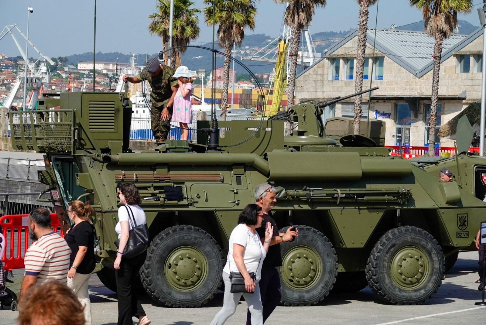 Galería | Comienza la programación del Día de las Fuerzas Armadas en Vigo