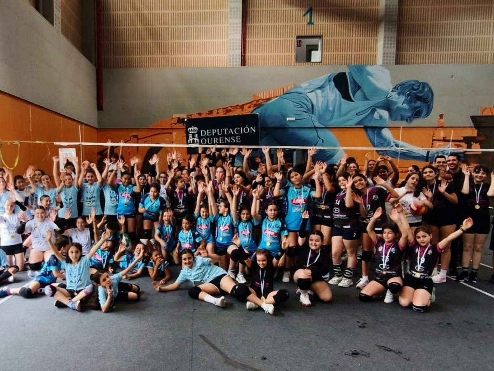 Los participantes en la jornada final de la Copa Diputación de voleibol que se disputó el sábado por la mañana en las instalaciones de Expourense.