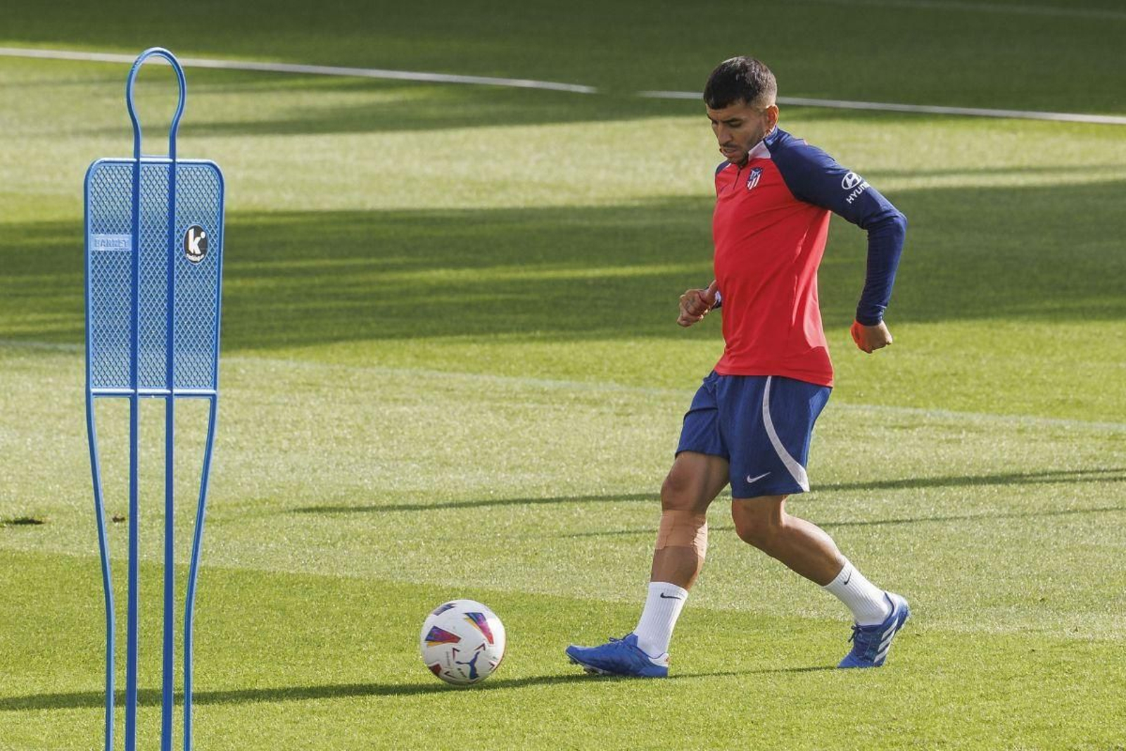 El Atlético de Madrid regresó ayer a los entrenamientos y recuperó a tres futbolistas, entre ellos Correa.