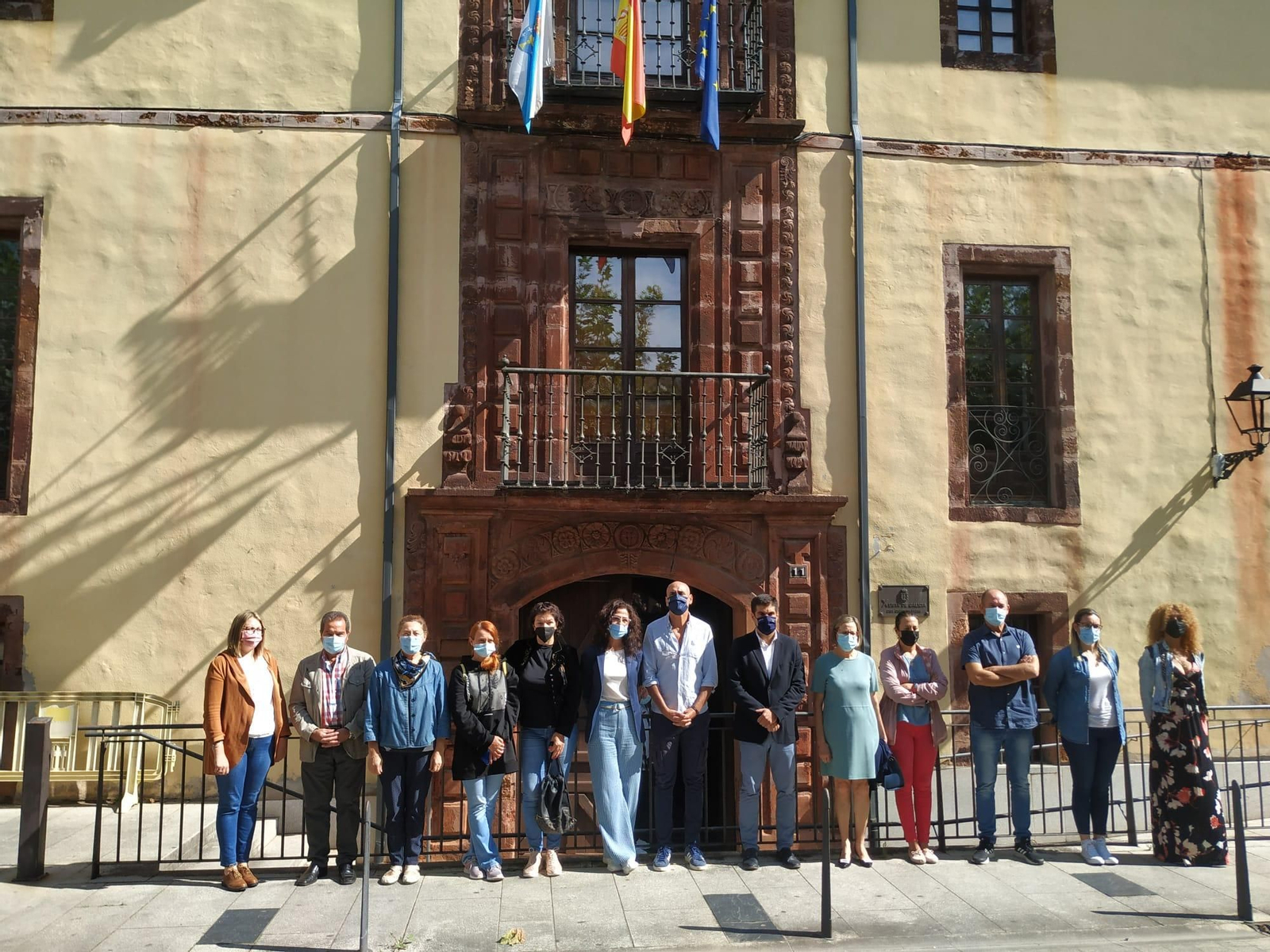 Asistentes al acto en la Casa Grande de Viloira.