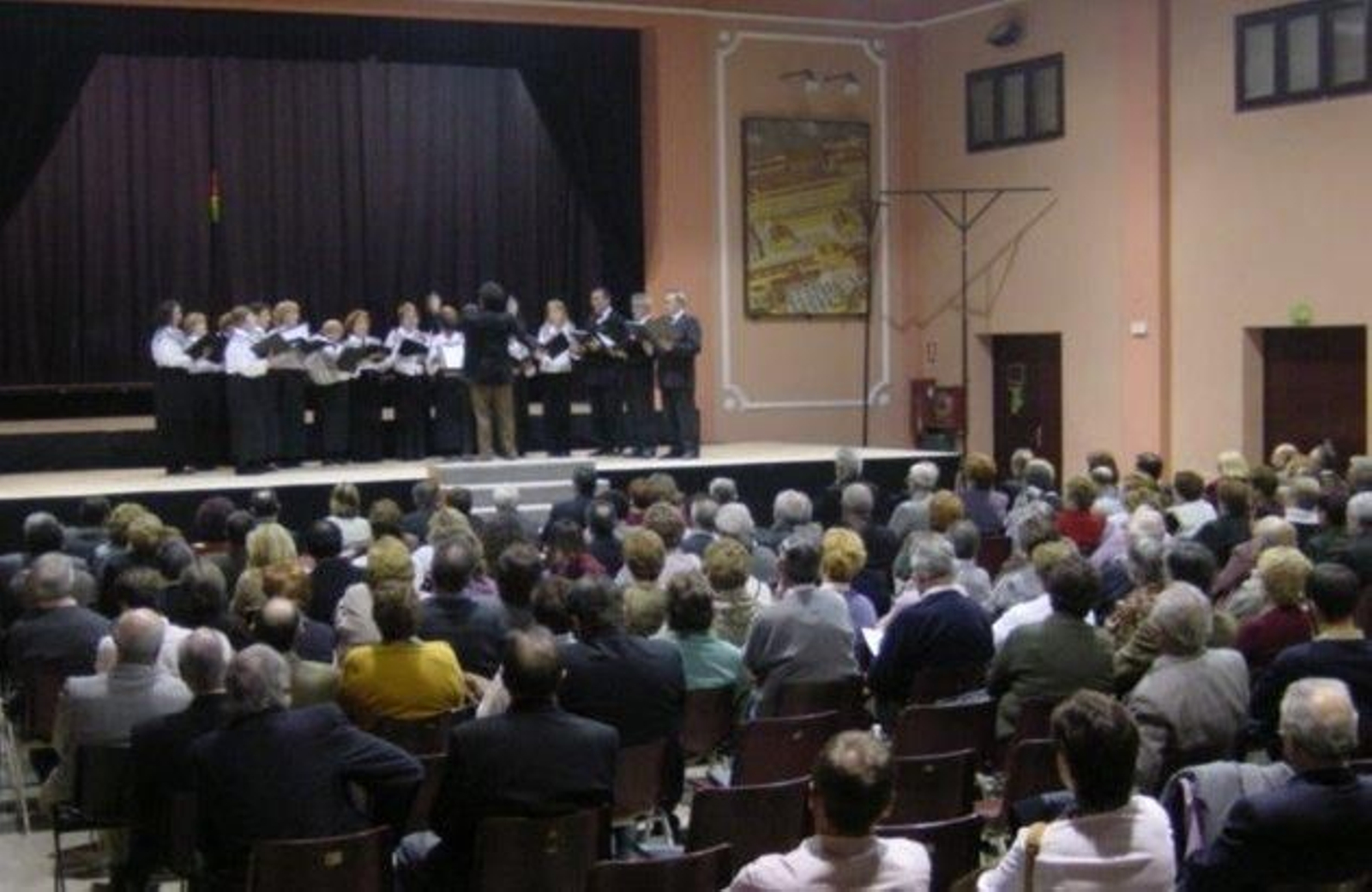 Una de las múltiples actividades que realizan los emigrantes gallegos en Cataluña.