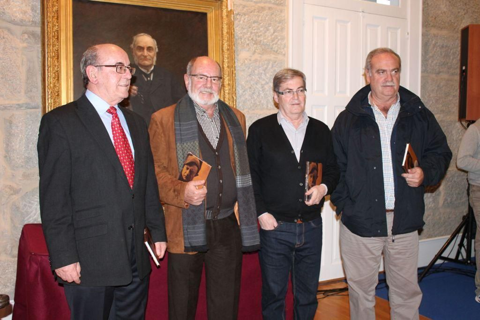 Familiares del artista gallego durante la presentación.