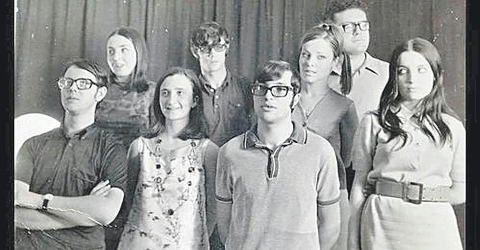 Nito, primero por la izquierda, con el resto de componentes de la agrupación Cantigas.