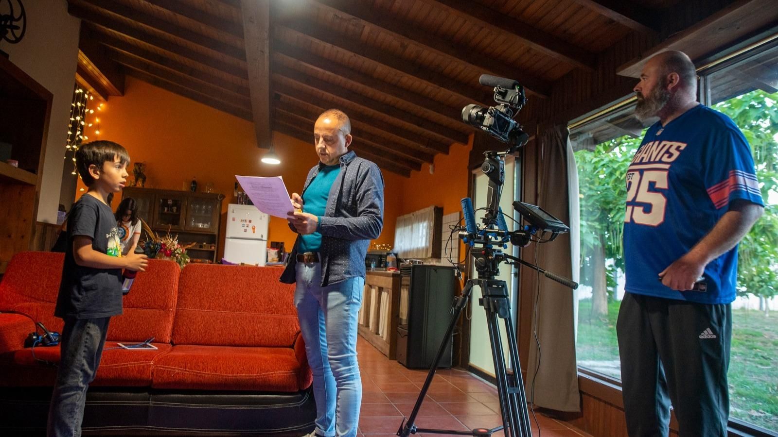 Un momento del rodaje de “Déjanos descansar”, en Maceda.