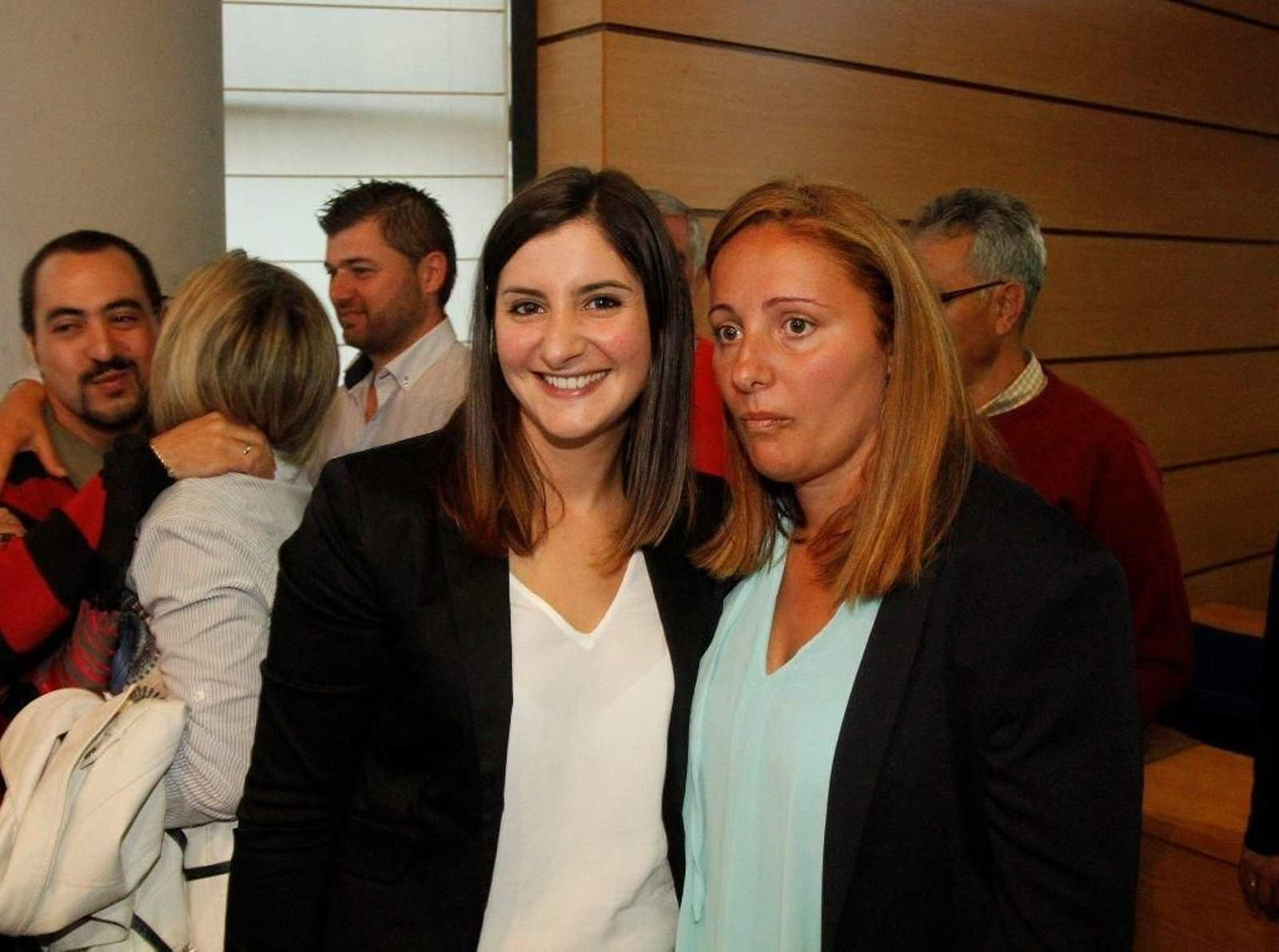 La alcaldesa de Moaña del BNG, Leticia Santos (izquierda), y la teniente alcalde, del PSOE, Marta Freire.