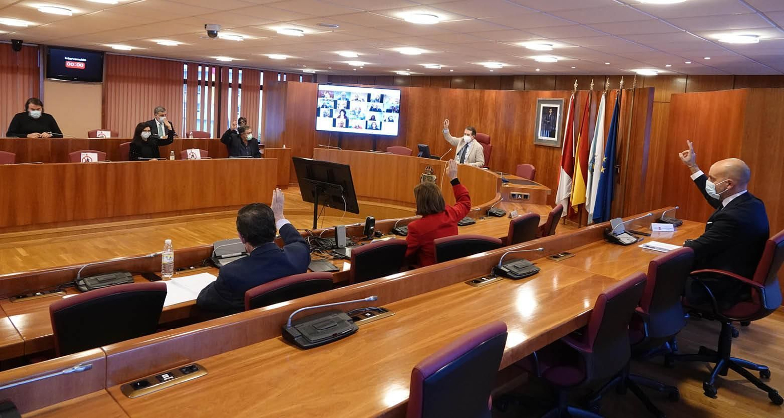 El pleno en la votación de los presupuestos de 2021, unas cuentas que se elevan en más de 28 millones para 2022.