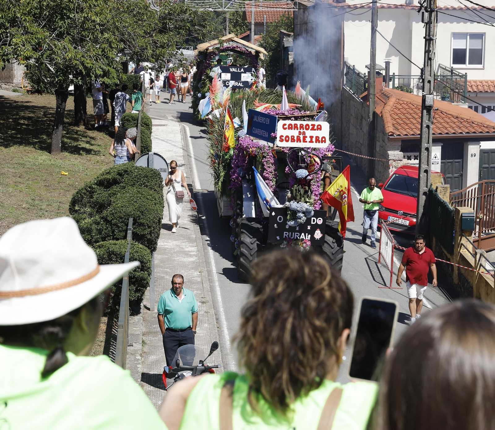 Galería | El desfile de carrozas, protagonista en las fiestas de San Campio de Valadares