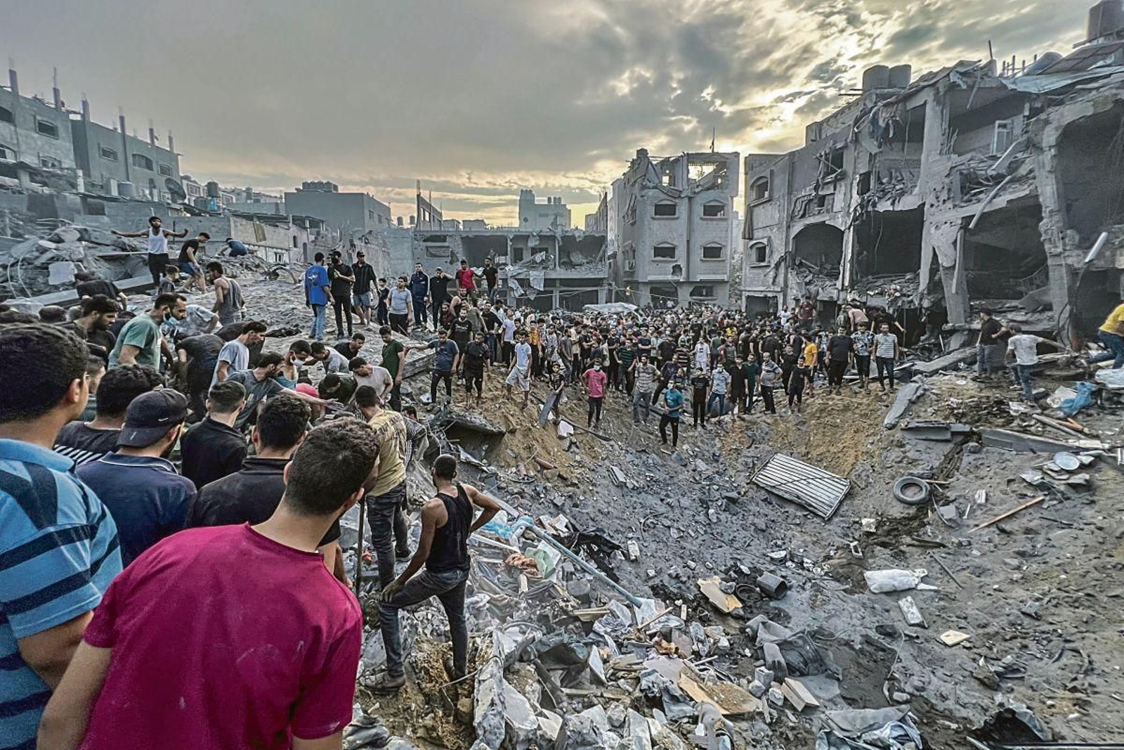 Efectos del bombardeo israelí en el campo de refugiados de Jabalia, al norte de Gaza.