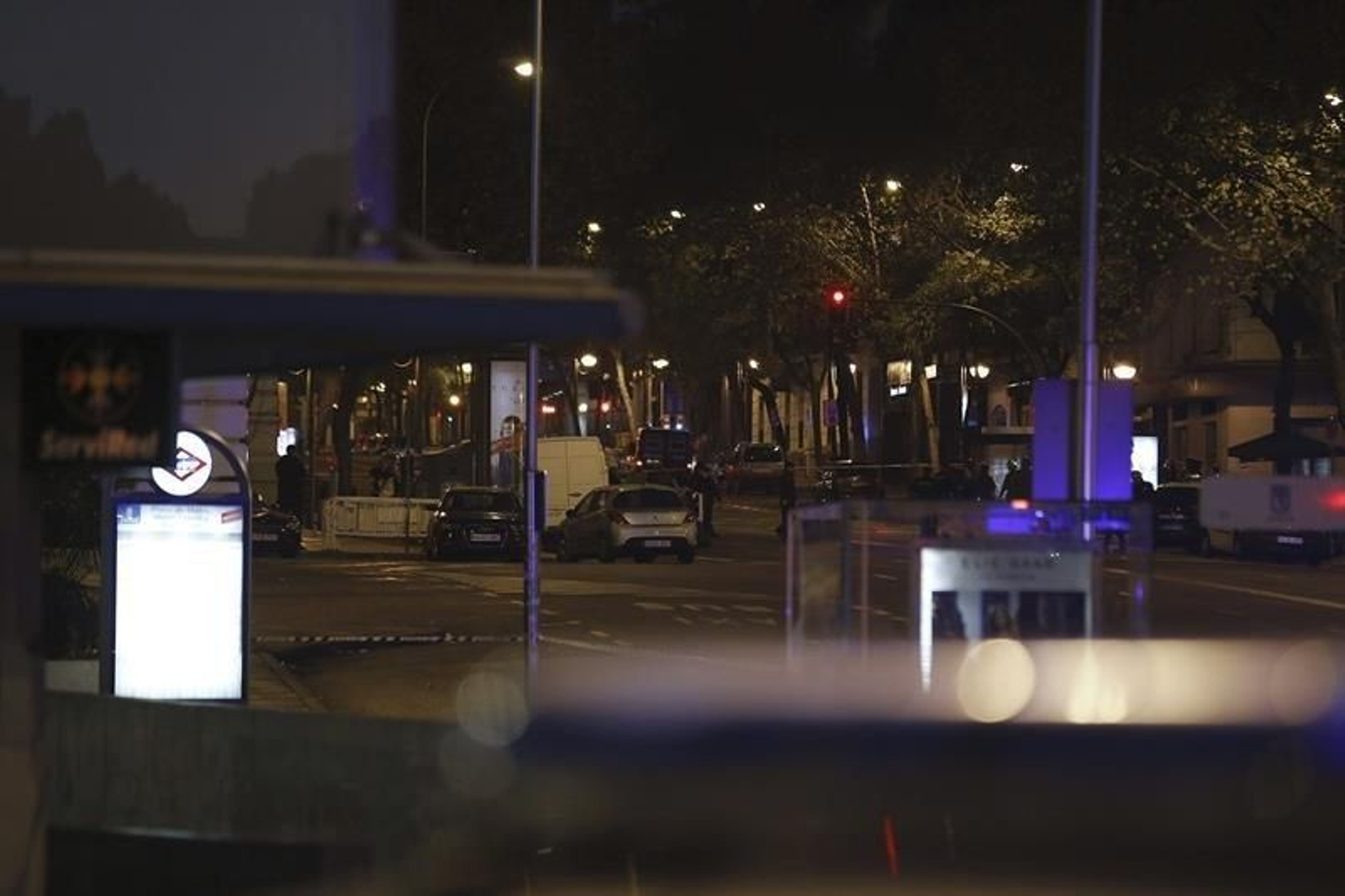 Empotran un coche contra la sede del PP en Madrid02