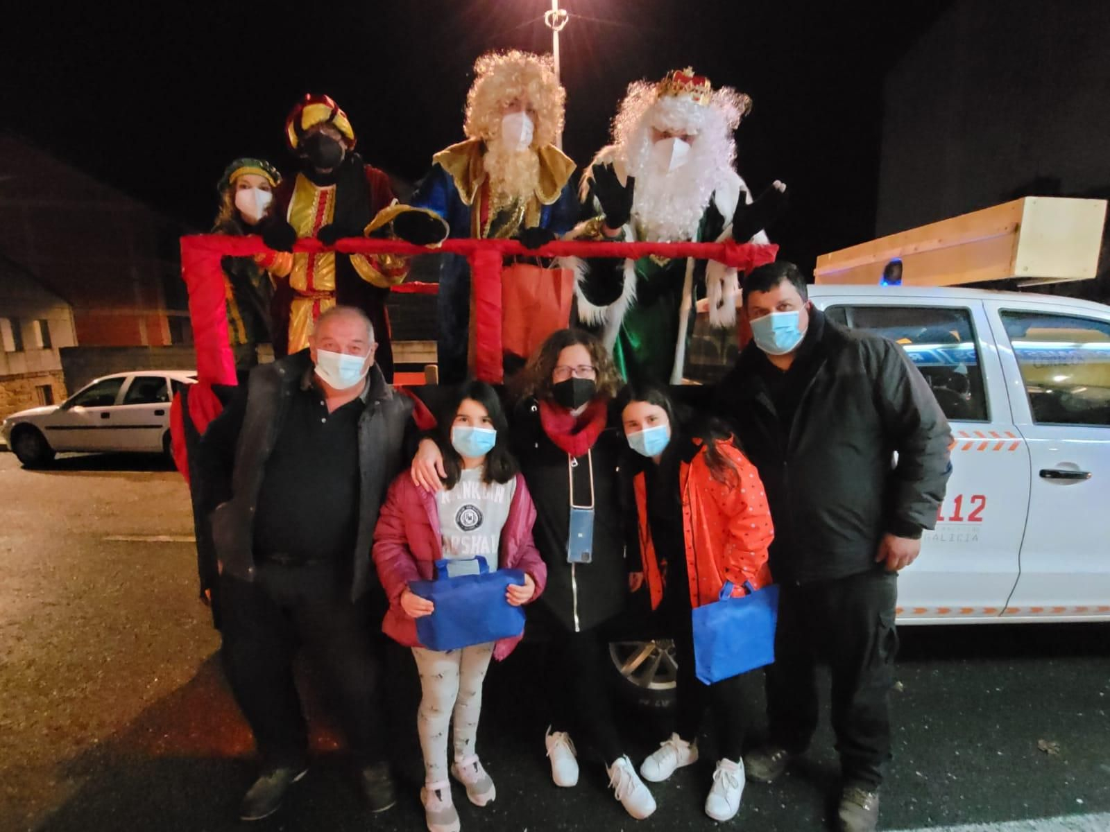 BANDE. Los Reyes llevaron su magia a las calles de Bande.