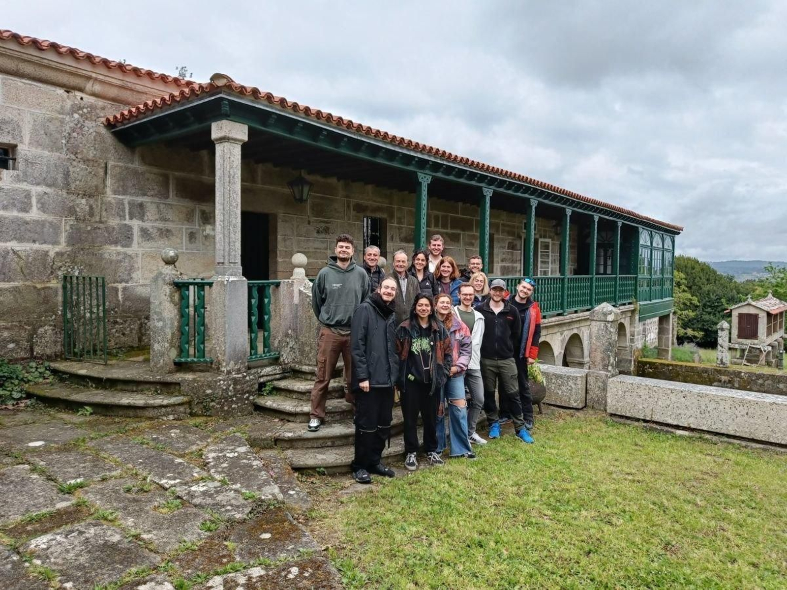 Los jóvenes que estos días conocieron el Pazo de Trasalba, en Amoeiro.