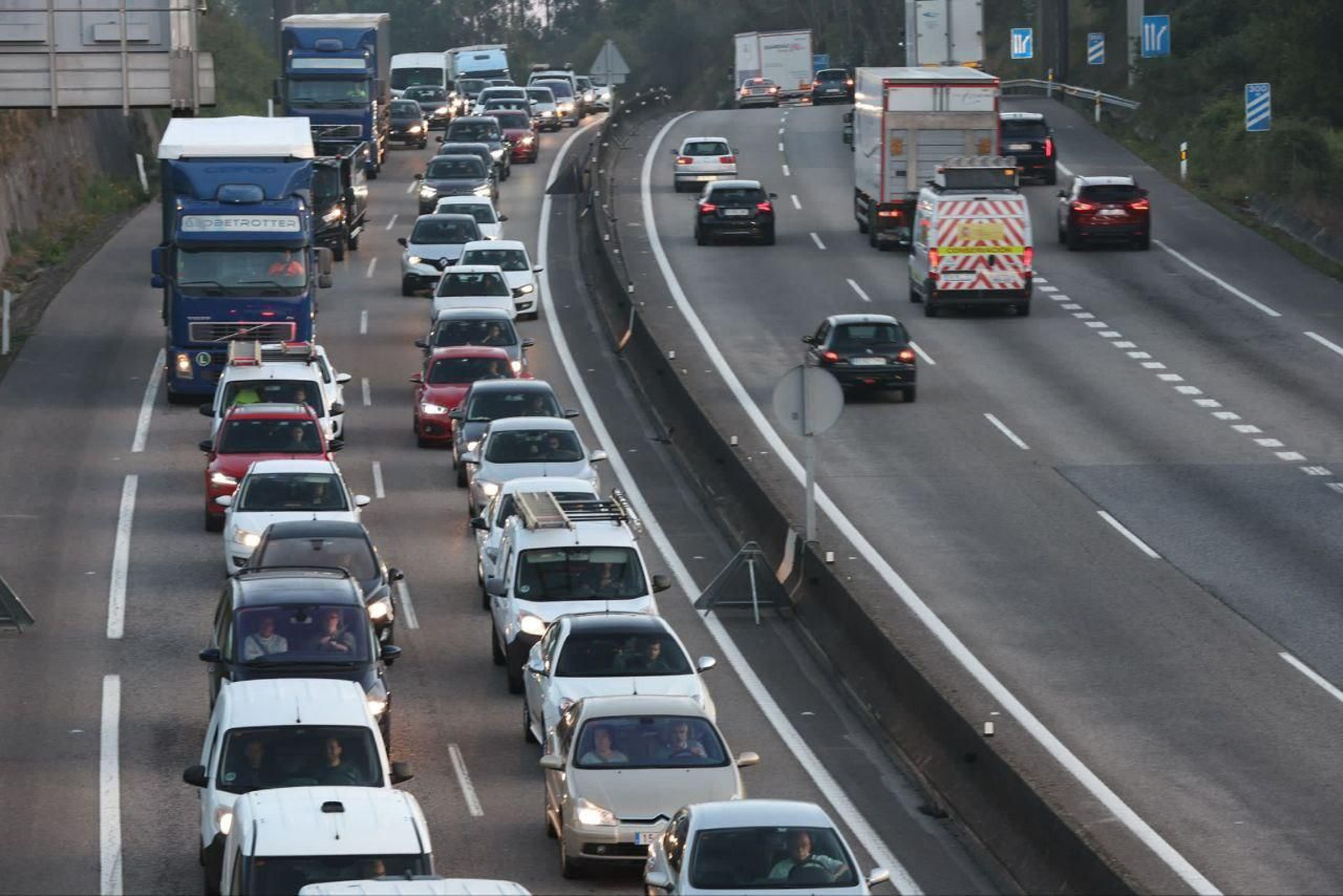 Retenciones por el accidente múltiple en Puxeiros. // Alberte