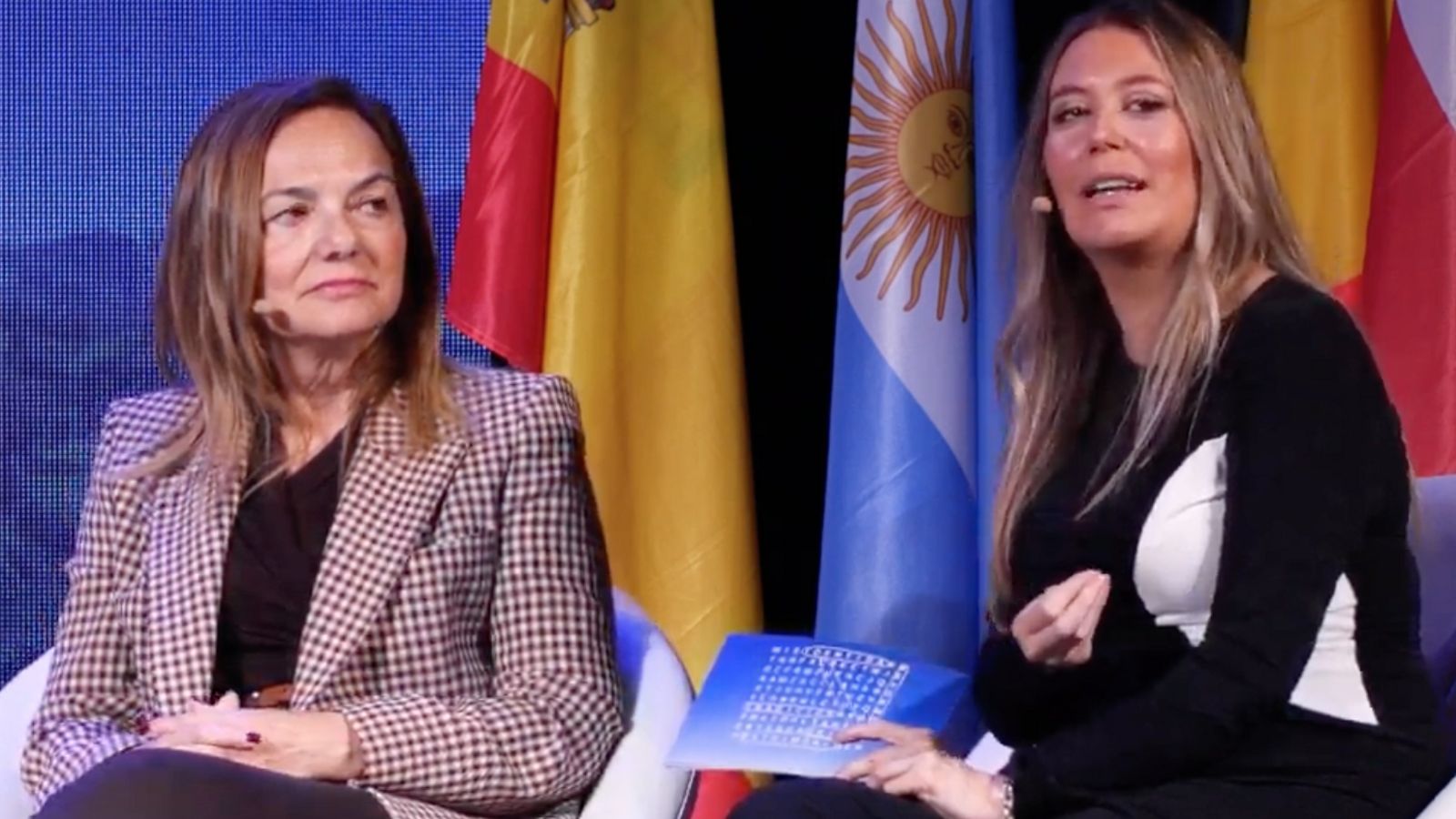 Olaya Romano (derecha) junto a la directora general de Ciudadanía Exterior