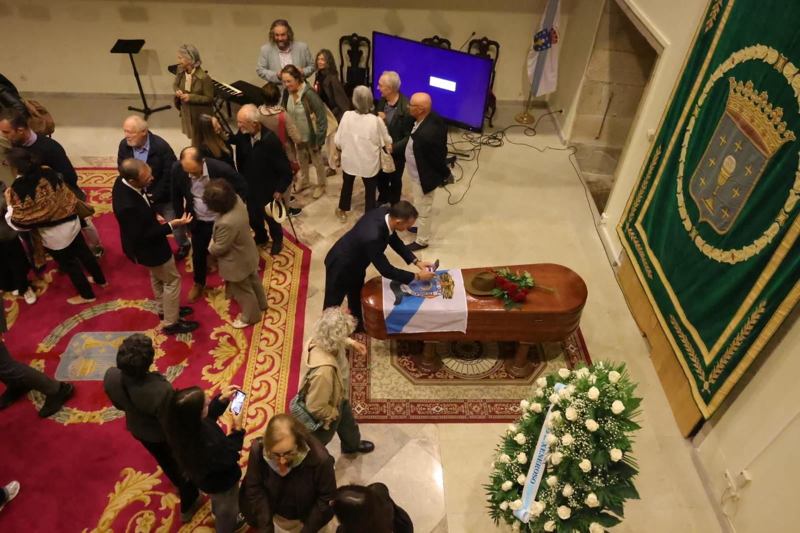 Galería | Adeus a Beiras no Museo do Pobo Galego: política, cultura e universidade despiden a "un compostelán universal"
