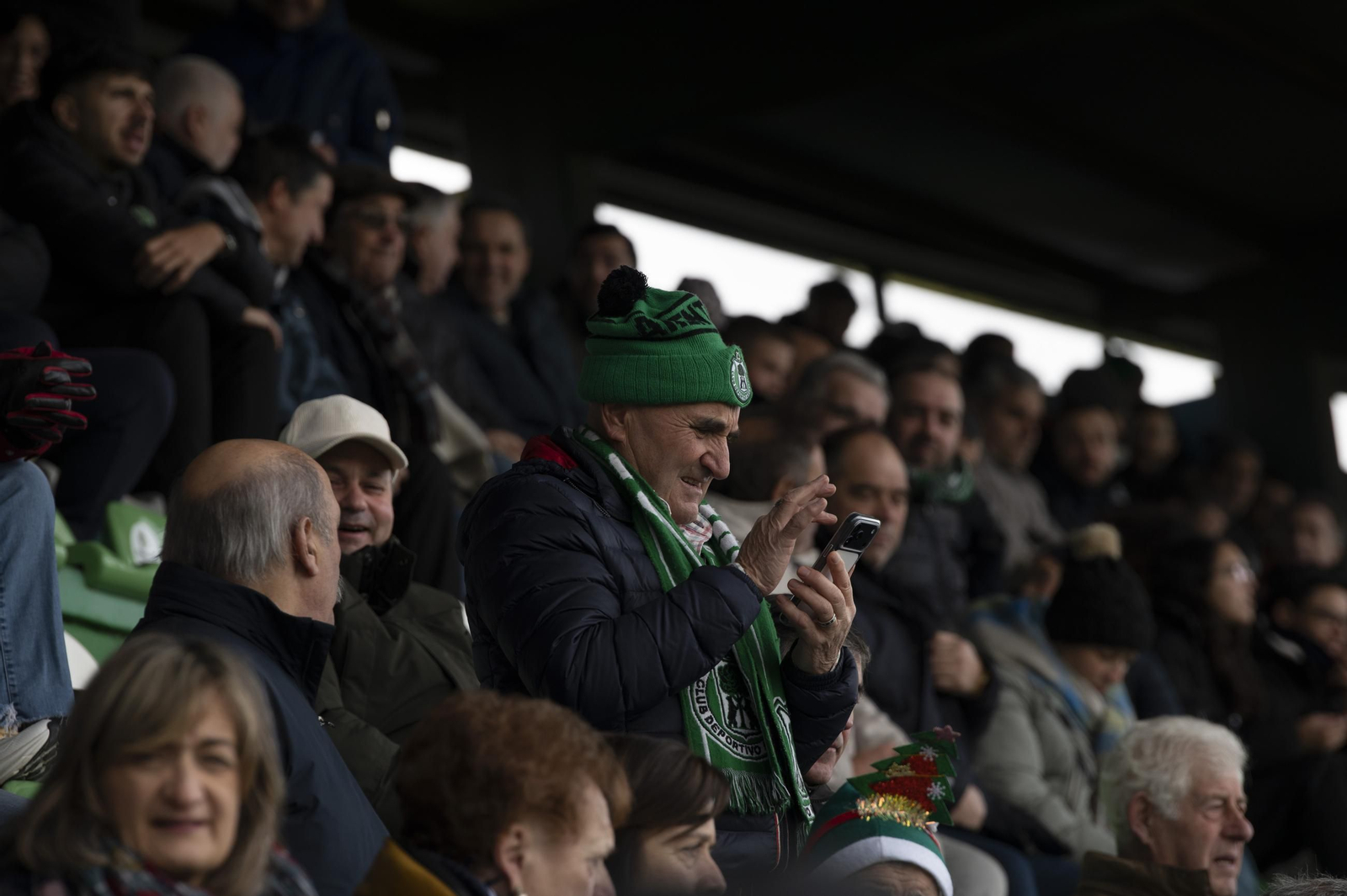 Galería | Espiñedo tiene su regalo adelantado de Navidad con la victoria del CD Arenteiro