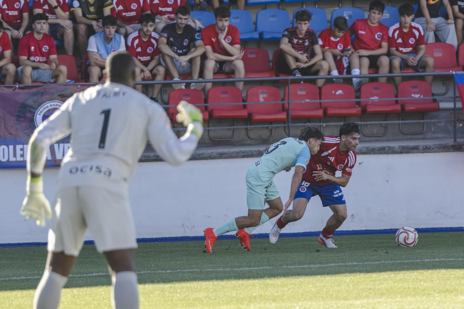 Galería |  O Couto vive una jornada de calor y una nueva derrota de la UD Ourense en Primera Federación