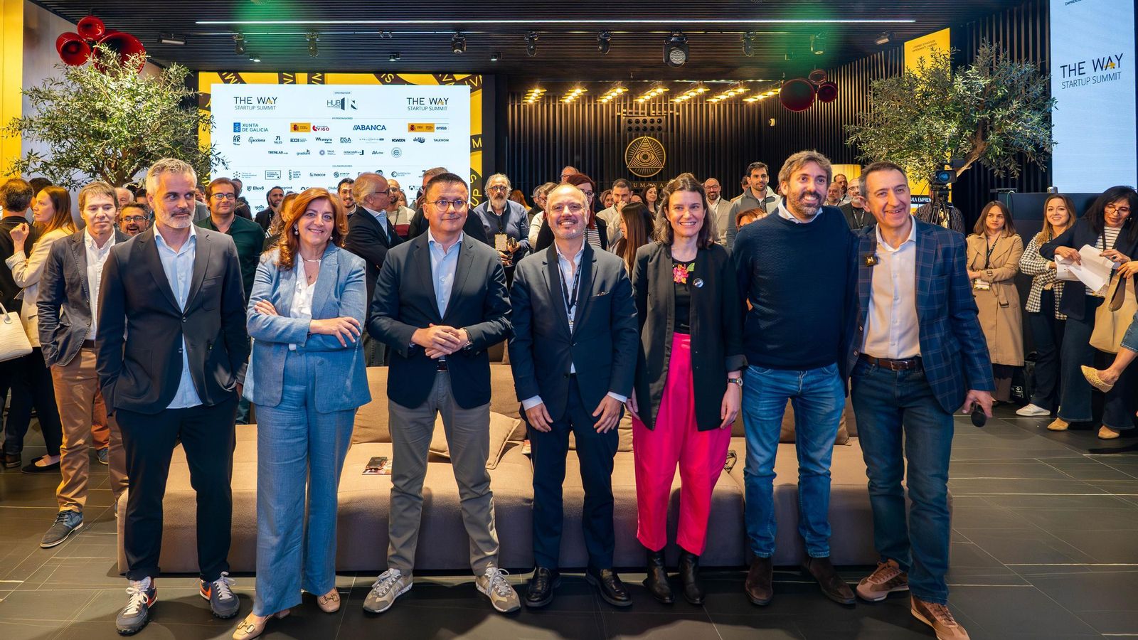 La inauguración oficial, con el conselleiro de Emprego y el delegado de Zona Franca.