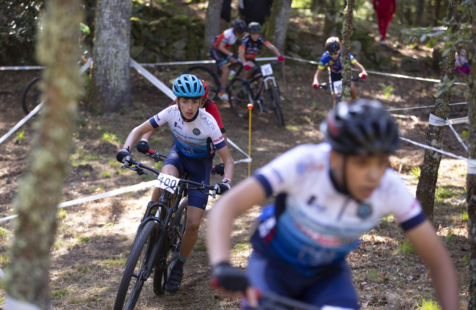 Participantes de la prueba Mini BTT Estacións Vivas que este fin de semana se celebró en Baños de Molgas.