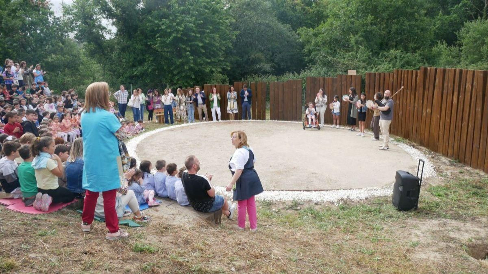 Los alumnos de Barbadás durante la inauguración.