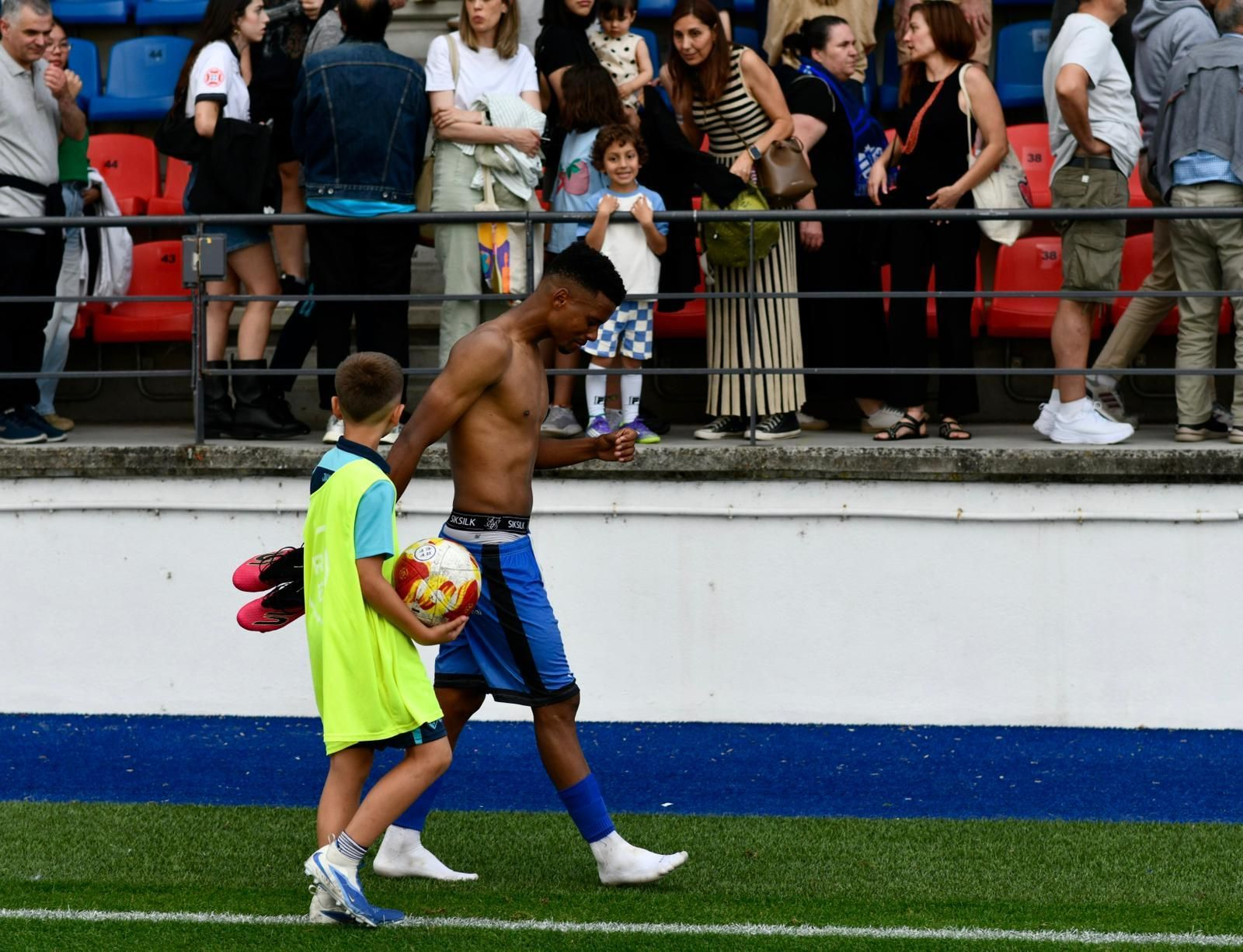 Galería | La tristeza invade O Couto con el descenso del Ourense CF