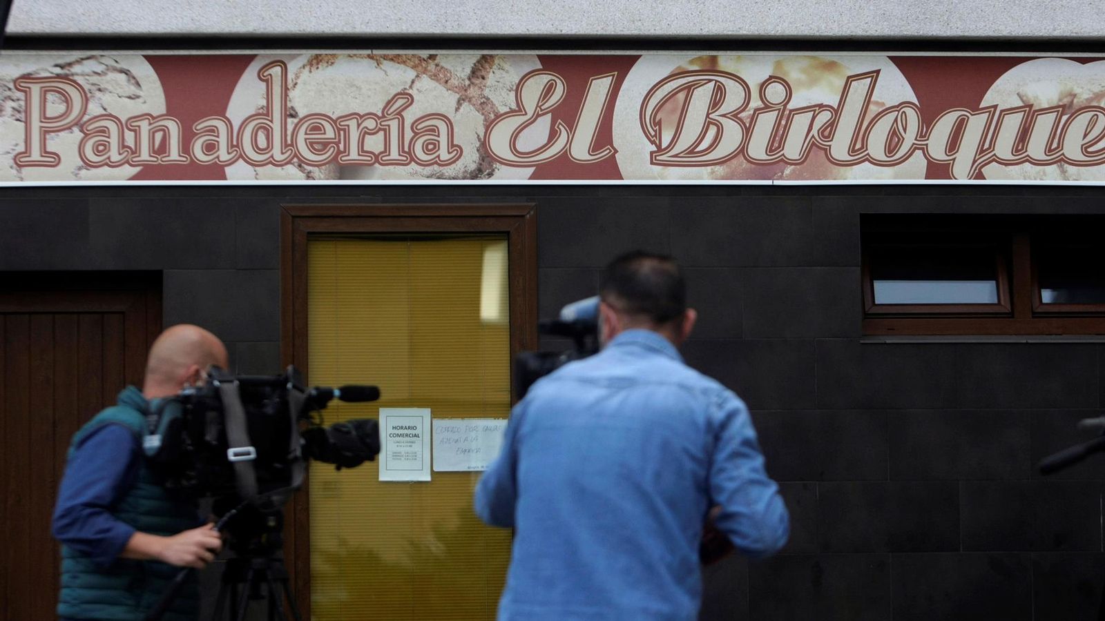Vista general del edificio en el que se ha registrado el primer crimen machista de Galicia en 2021. EFE/ Cabalar