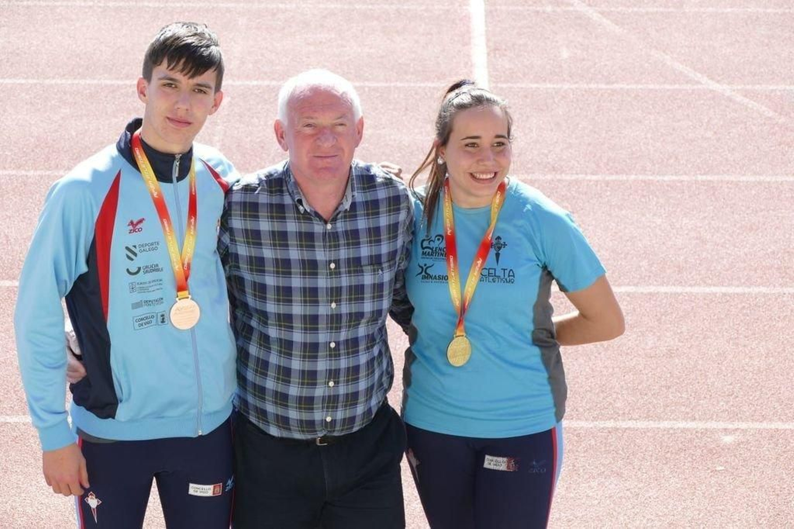 Eric Méndez, Hermida e Irene Gómez, tras la actuación de ayer.
