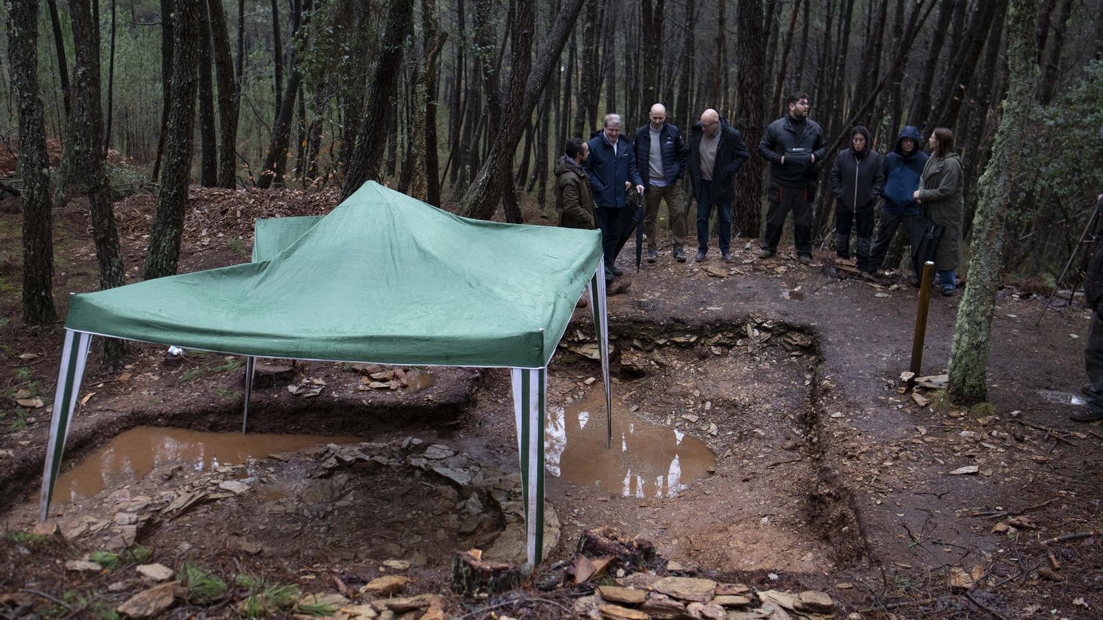 Dos asociaciones de arquelógos operan en el castro.