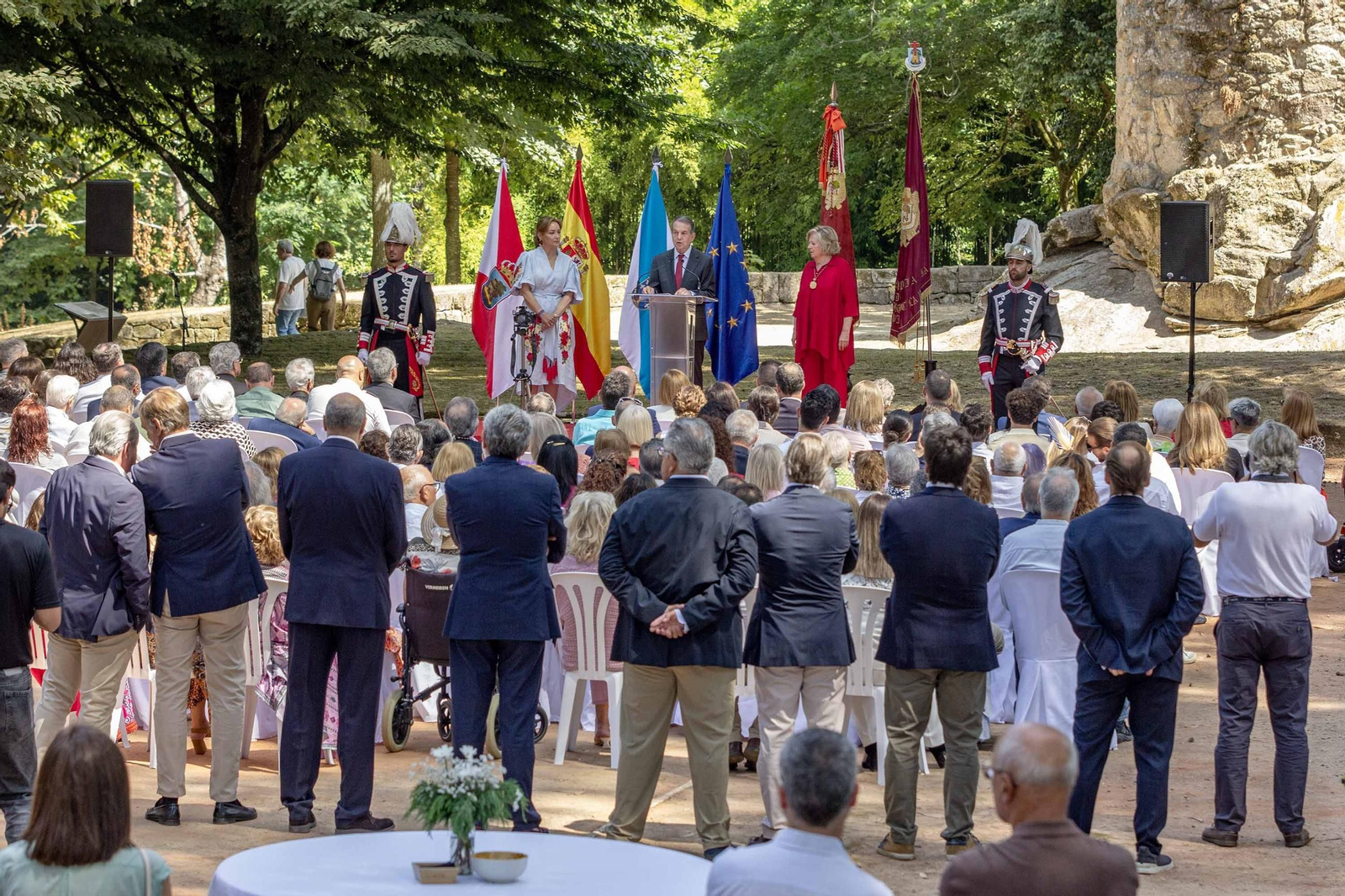 Galería | Vigo vive el pregón y el descendimiento del Cristo da Victoria