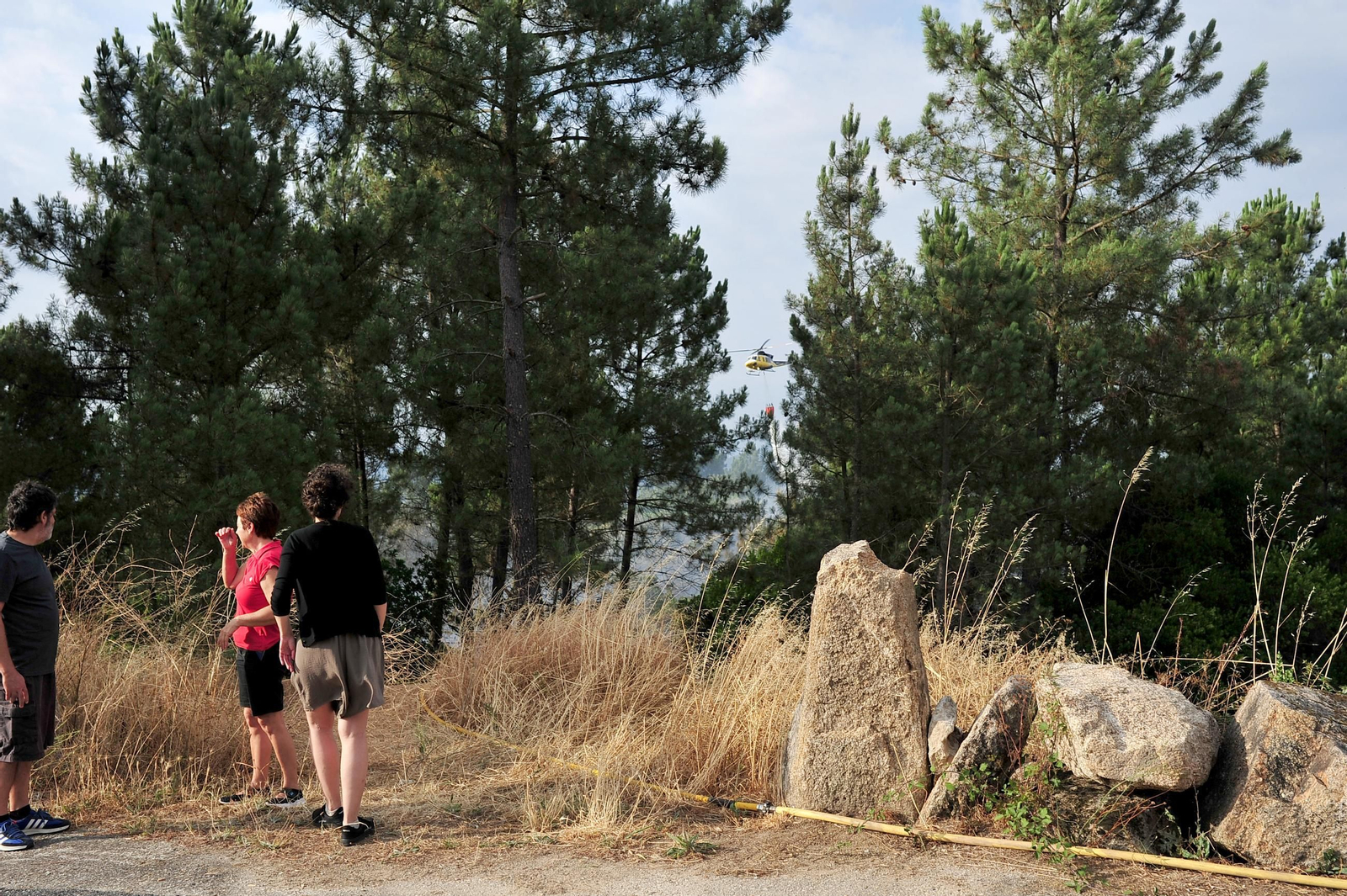 Galería | Despliegue de medios para extinguir un incendio en Rante