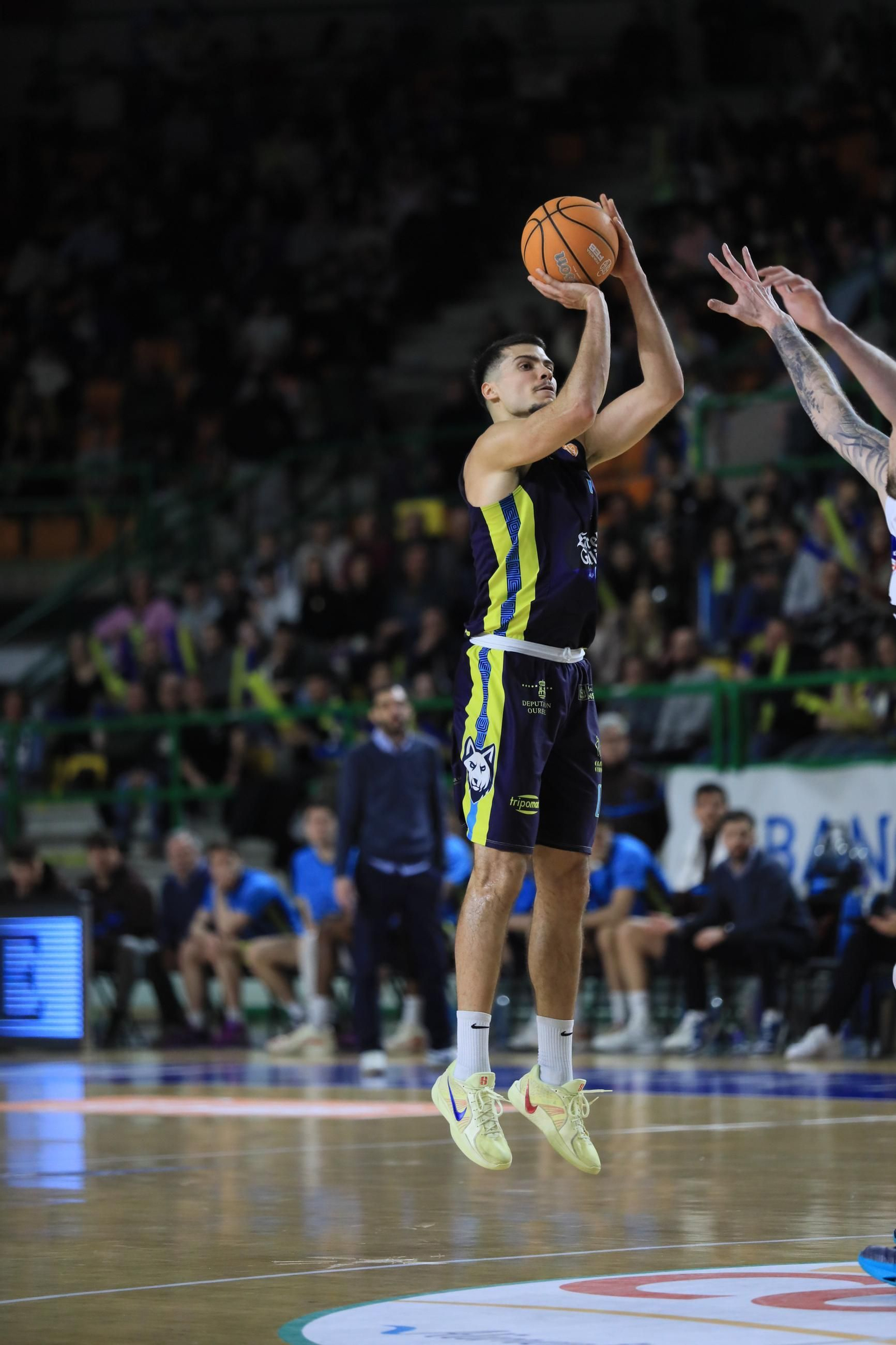Galería | El Pazo, a reventar para el derbi COB-Obradoiro