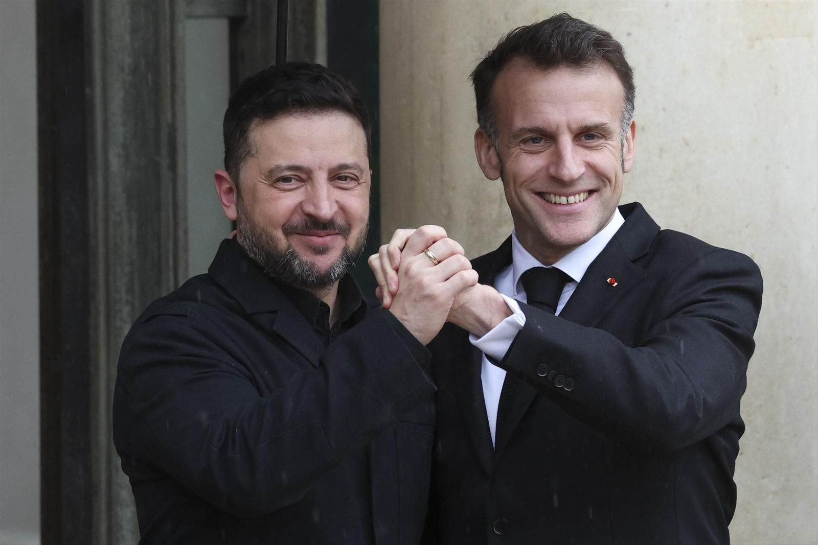 Macron y Zelenski durante su encuentro de hoy en París