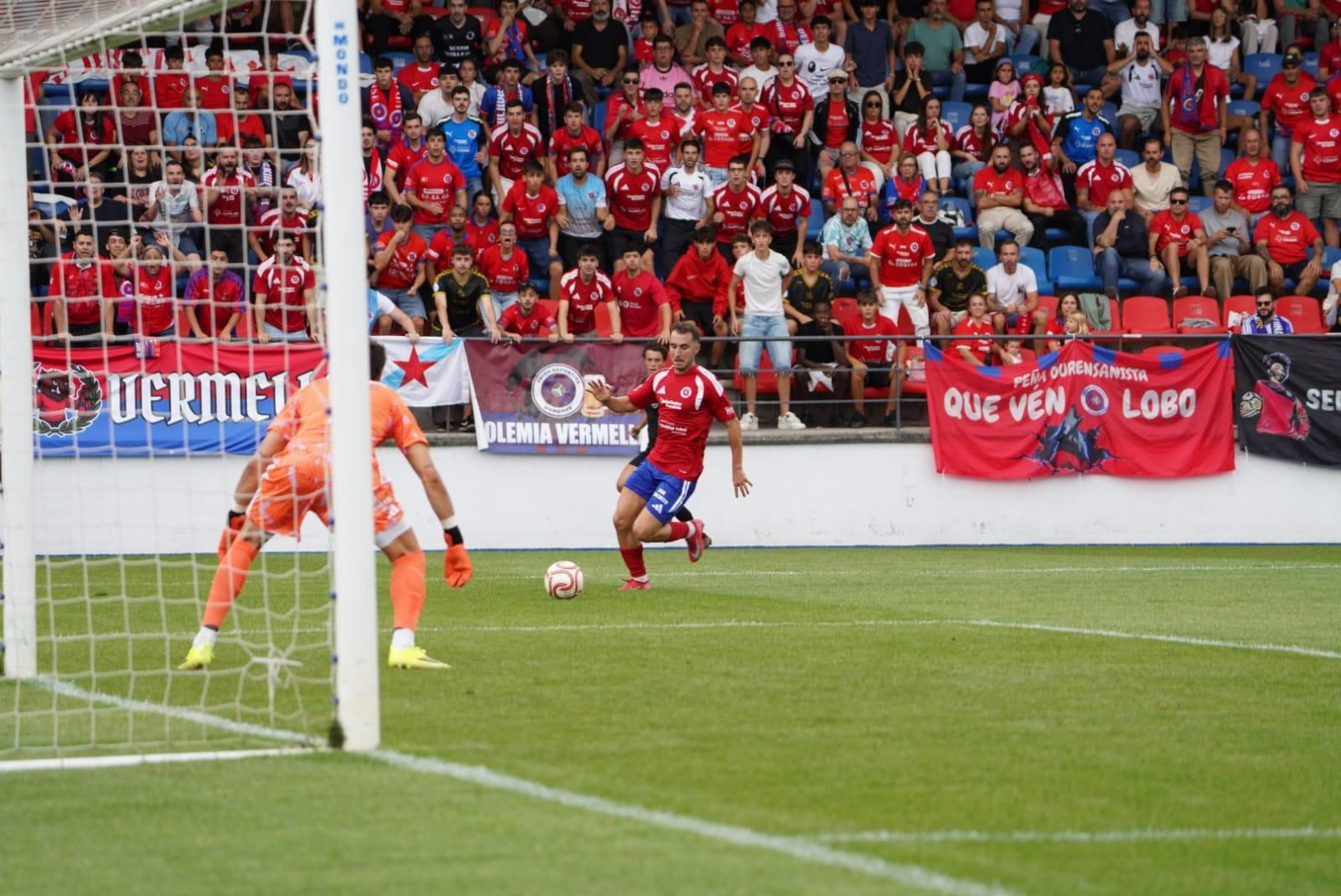 Galería | O Couto disfruta con el estreno de la UD Ourense en Primera Federación, en fotos