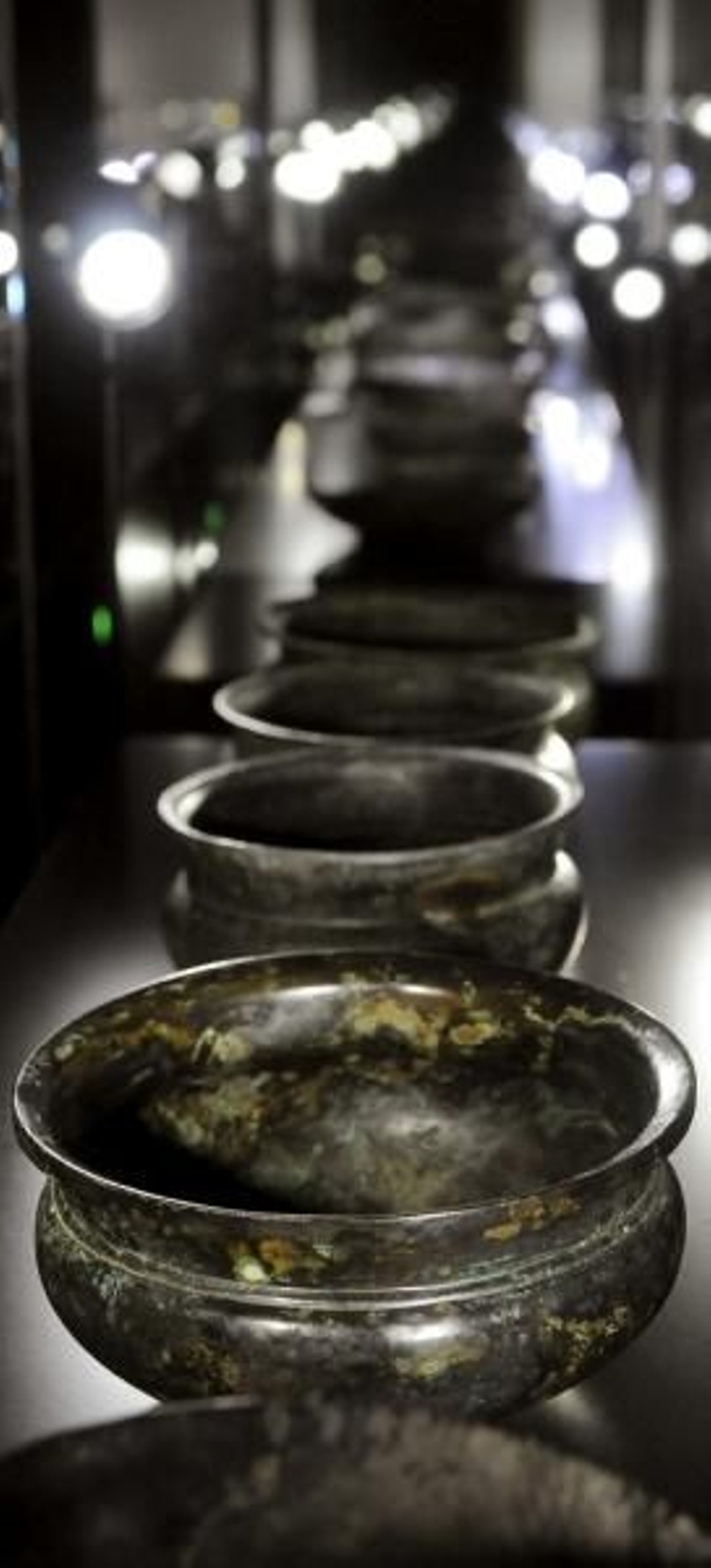 Vasijas de la muestra 'Tesoros Sumergidos de Egipto'.