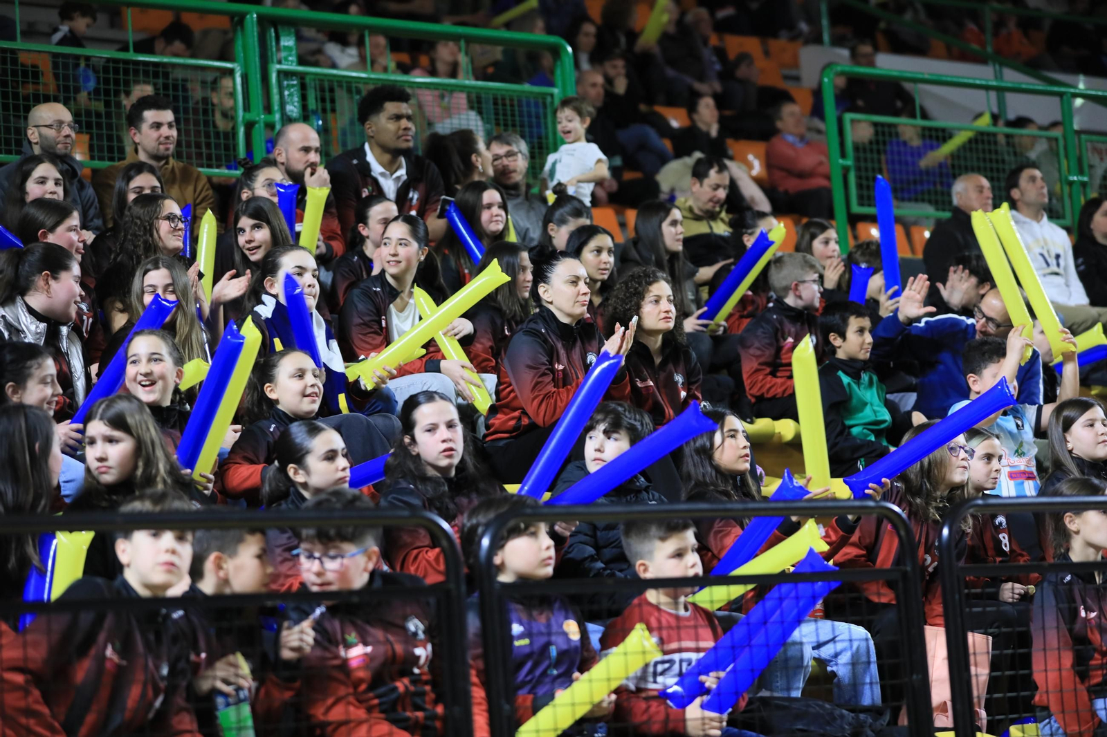 Galería | El Pazo, a reventar para el derbi COB-Obradoiro