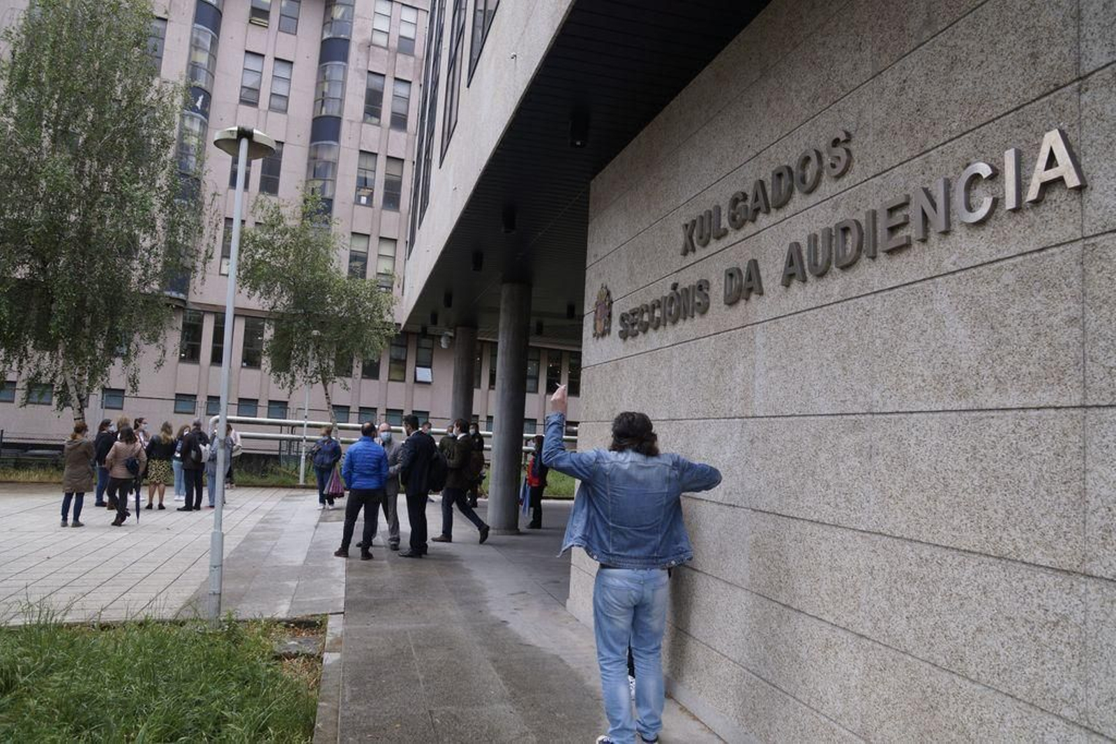 La nueva normalidad en los juzgados obliga a llevar mascarilla y a entrar con cita.
